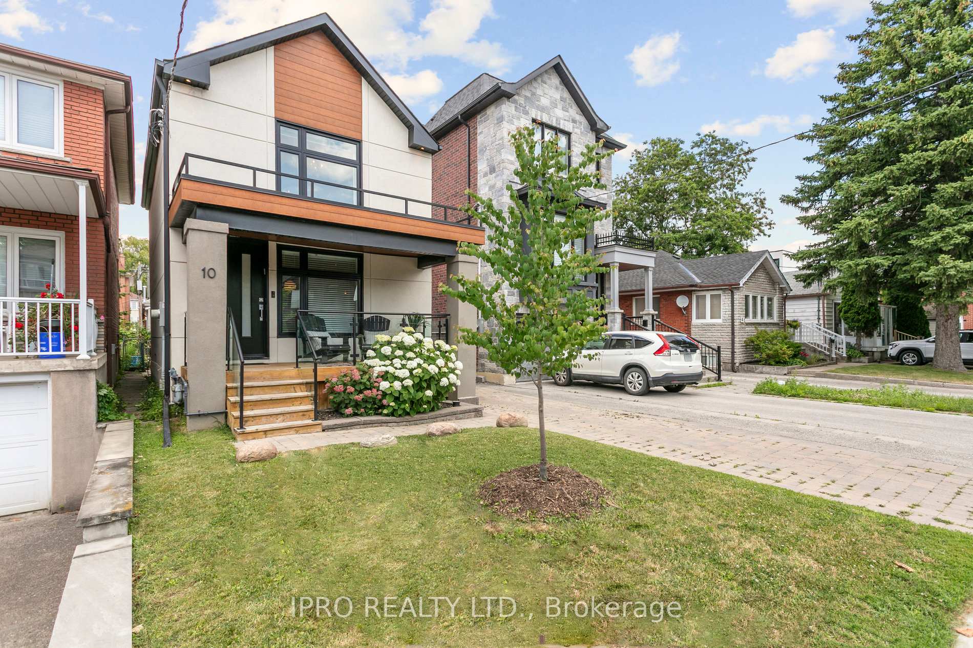 Front of 10 Holland Park Avenue