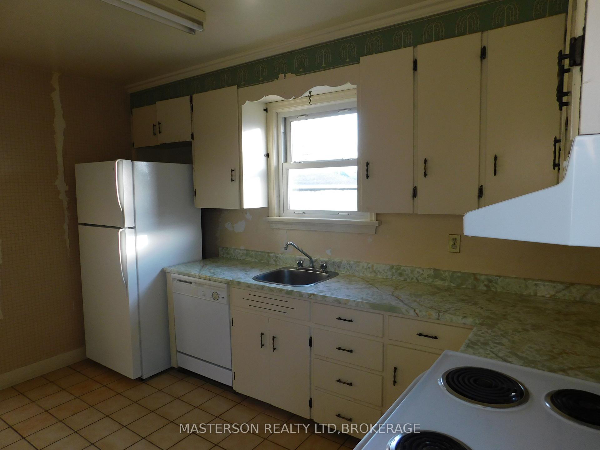 Photo 2 of 4096 Dyson Avenue, Niagara Falls, Downtown — HOMEH