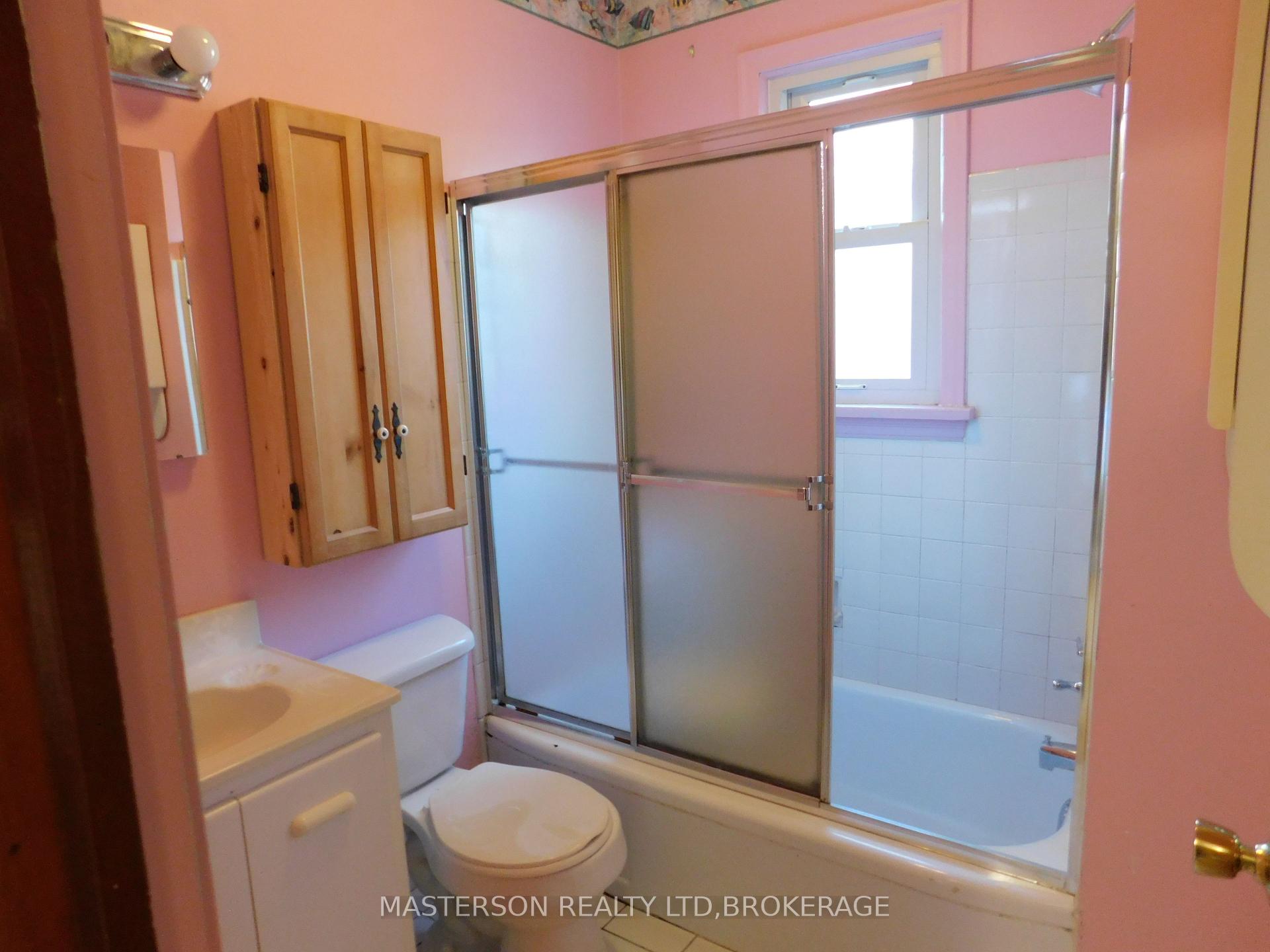Photo 3 of 4096 Dyson Avenue, Niagara Falls, Downtown — HOMEH