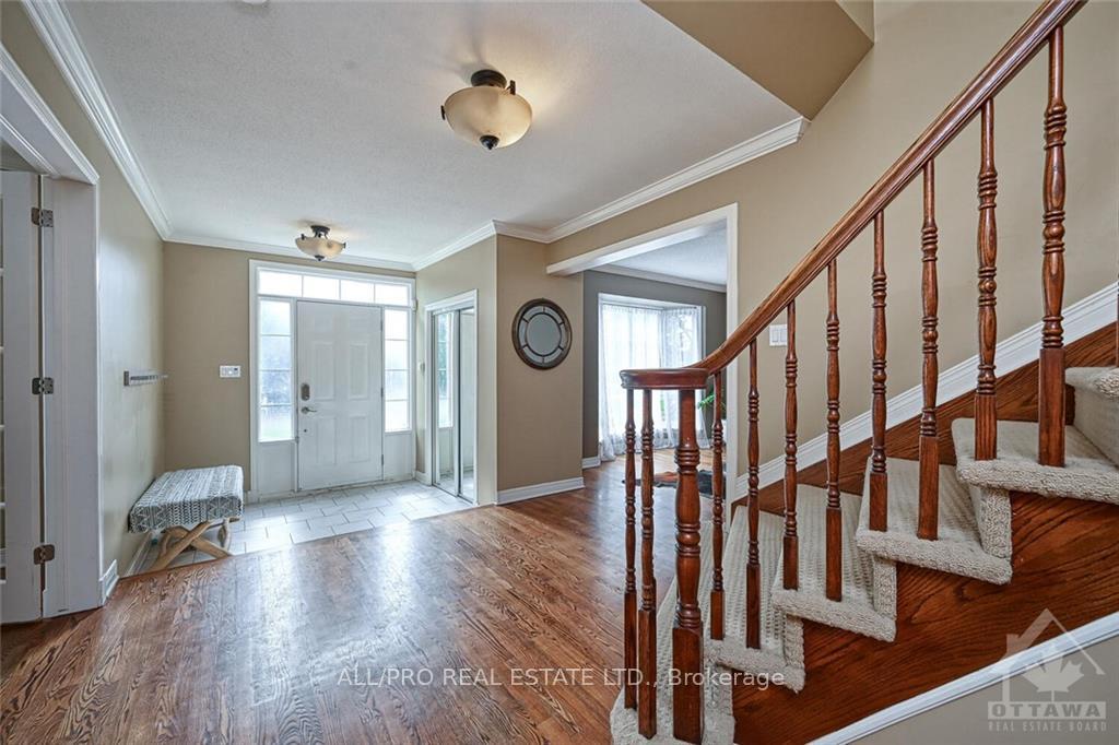 Photo 3 of 4318 Totem Drive, Ottawa, Riverside South/Gloucester Glen — HOMEH