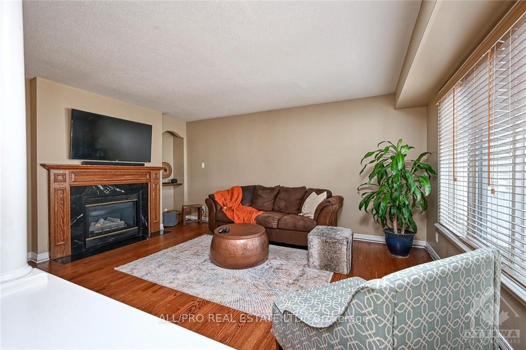 Photo 5 of 4318 Totem Drive, Ottawa, Riverside South/Gloucester Glen — HOMEH