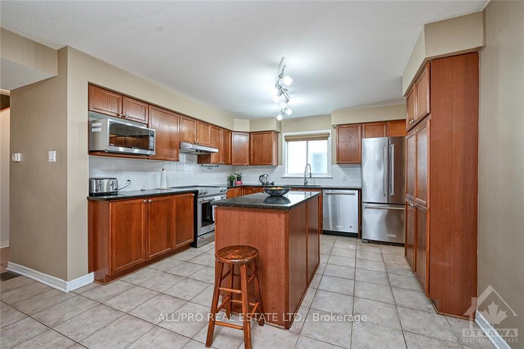 Photo 6 of 4318 Totem Drive, Ottawa, Riverside South/Gloucester Glen — HOMEH