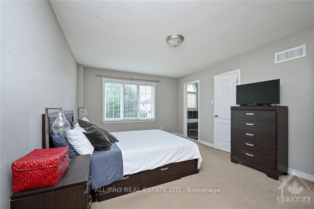 Photo 8 of 4318 Totem Drive, Ottawa, Riverside South/Gloucester Glen — HOMEH