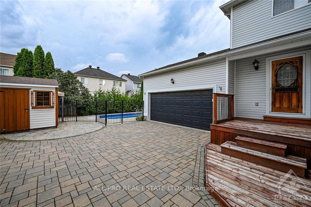 Photo 11 of 4318 Totem Drive, Ottawa, Riverside South/Gloucester Glen — HOMEH