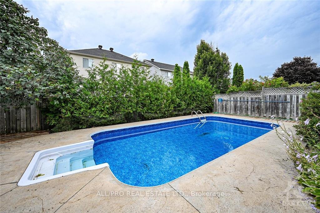 Photo 12 of 4318 Totem Drive, Ottawa, Riverside South/Gloucester Glen — HOMEH