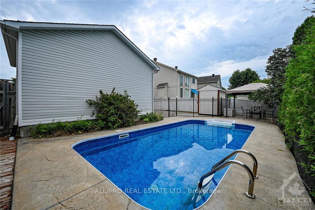 Photo 13 of 4318 Totem Drive, Ottawa, Riverside South/Gloucester Glen — HOMEH