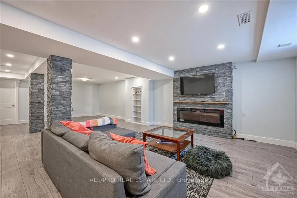 Photo 15 of 4318 Totem Drive, Ottawa, Riverside South/Gloucester Glen — HOMEH