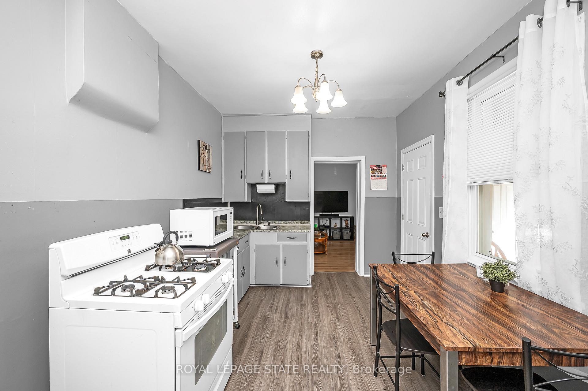 Photo 12 of 127 East Avenue N, Hamilton, Landsdale — HOMEH