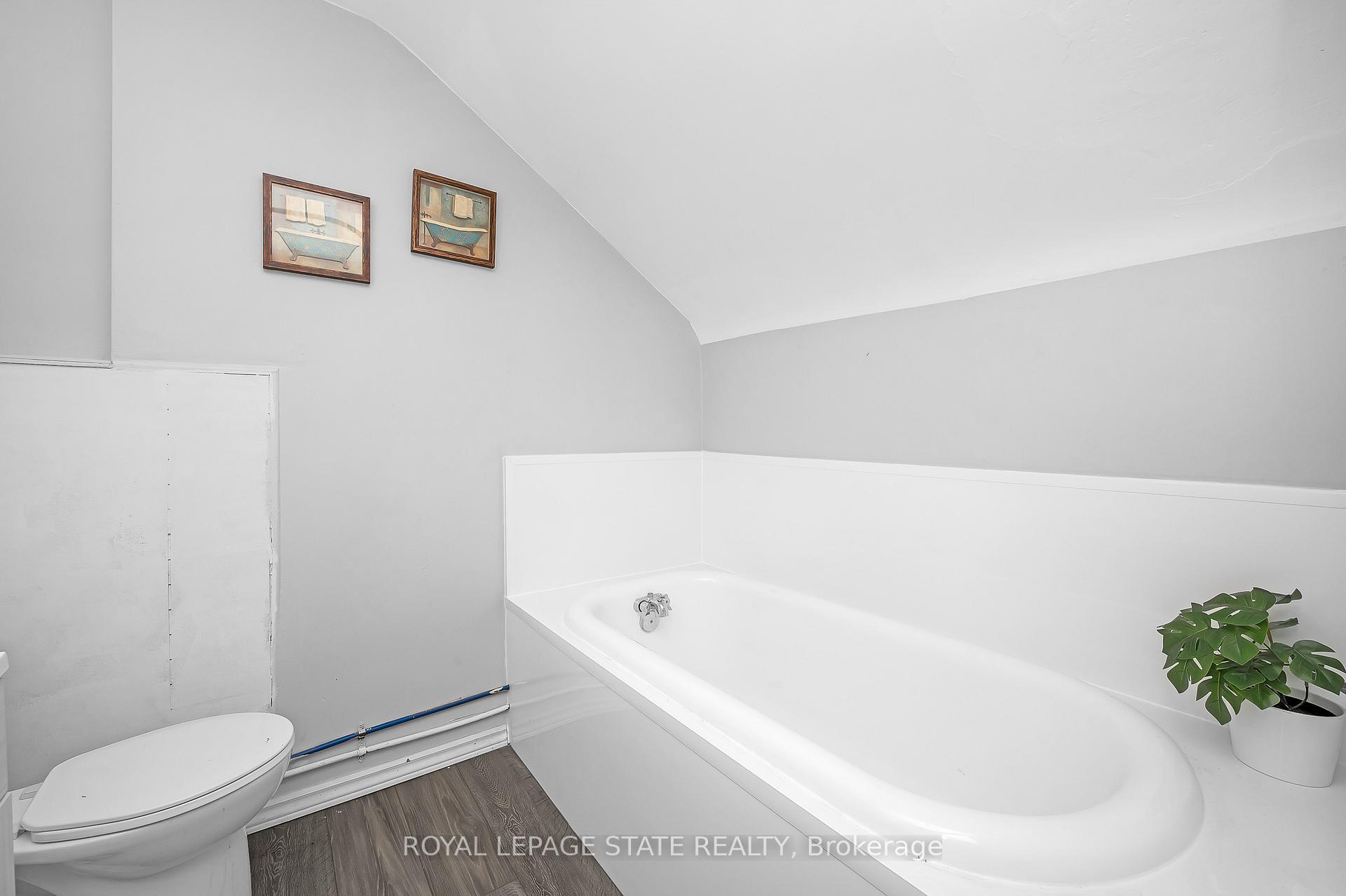 Photo 17 of 127 East Avenue N, Hamilton, Landsdale — HOMEH