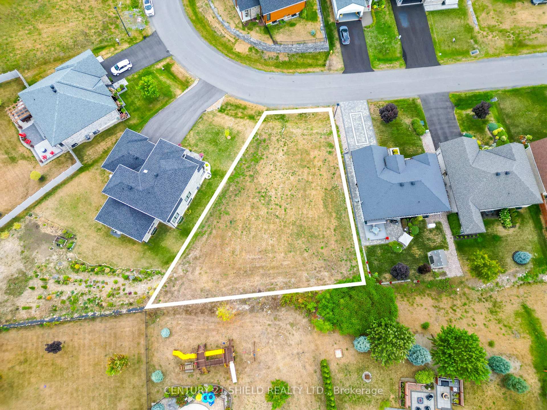 Photo 2 of 7 Matthew Kieran Crescent, South Stormont, Long Sault — HOMEH