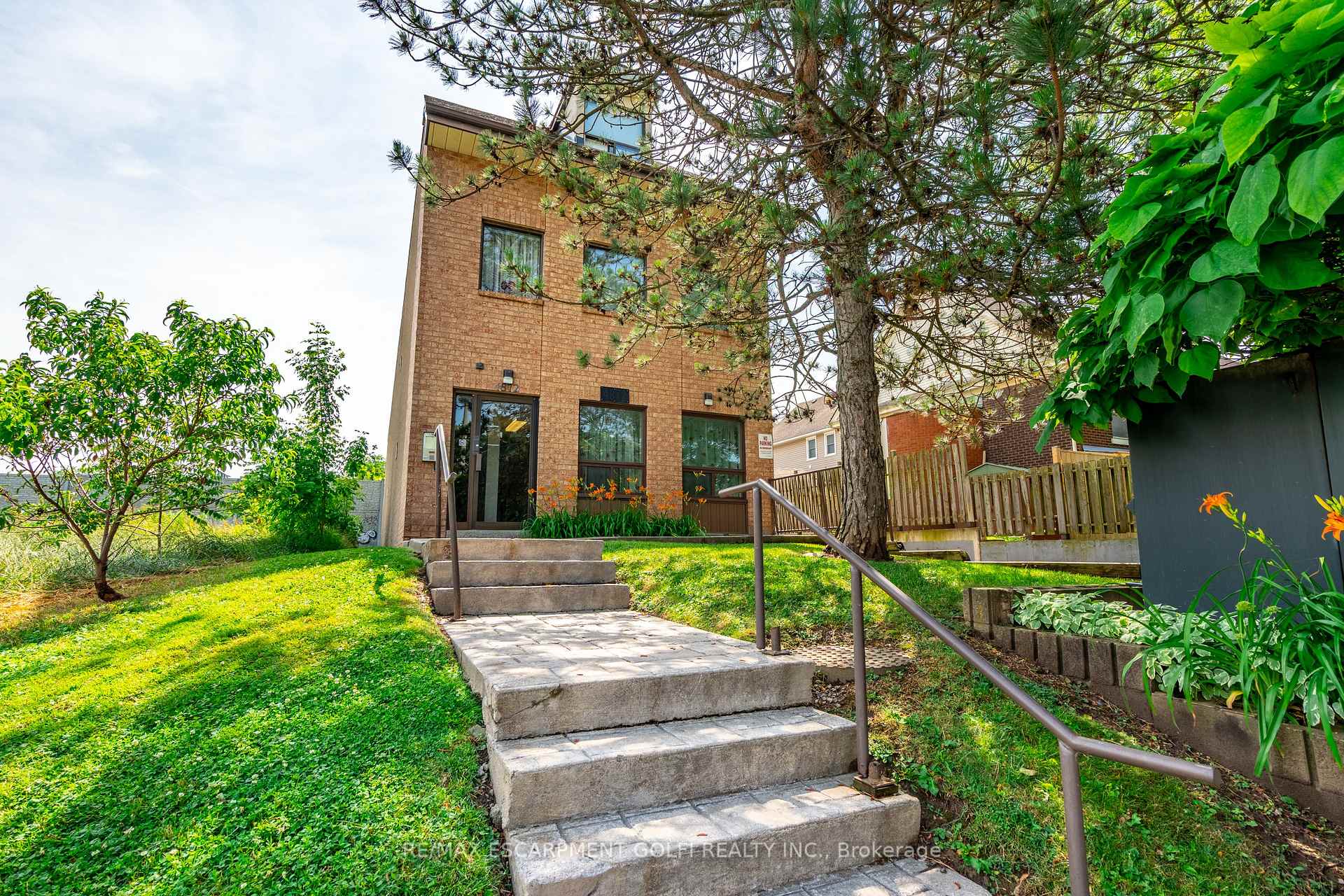 Photo 15 of Unit 101, 4872 Valley Way, Niagara Falls, Cherrywood — HOMEH