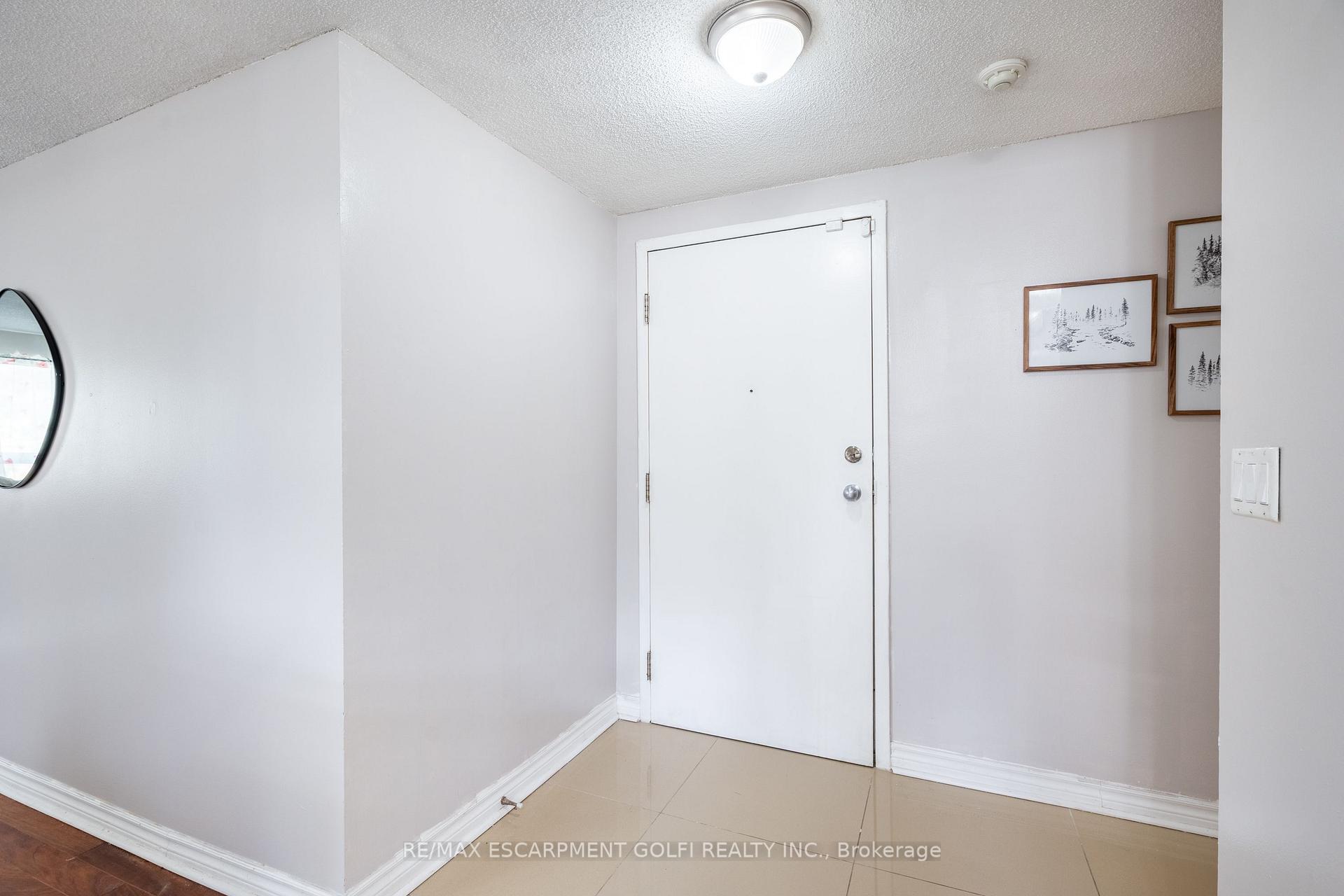 Photo 2 of Unit 101, 4872 Valley Way, Niagara Falls, Cherrywood — HOMEH
