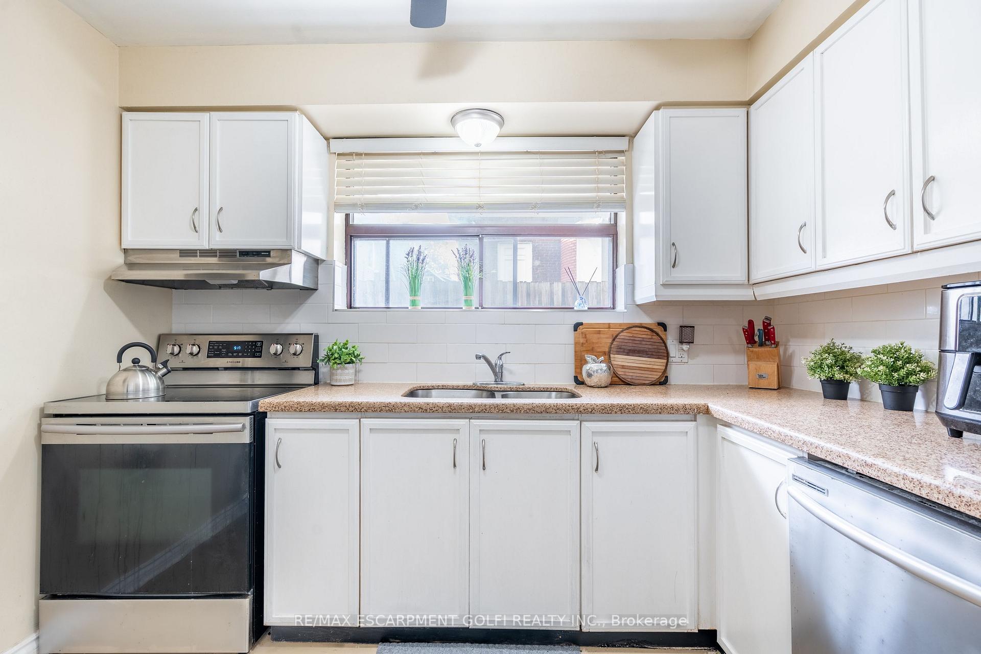 Photo 17 of Unit 101, 4872 Valley Way, Niagara Falls, Cherrywood — HOMEH
