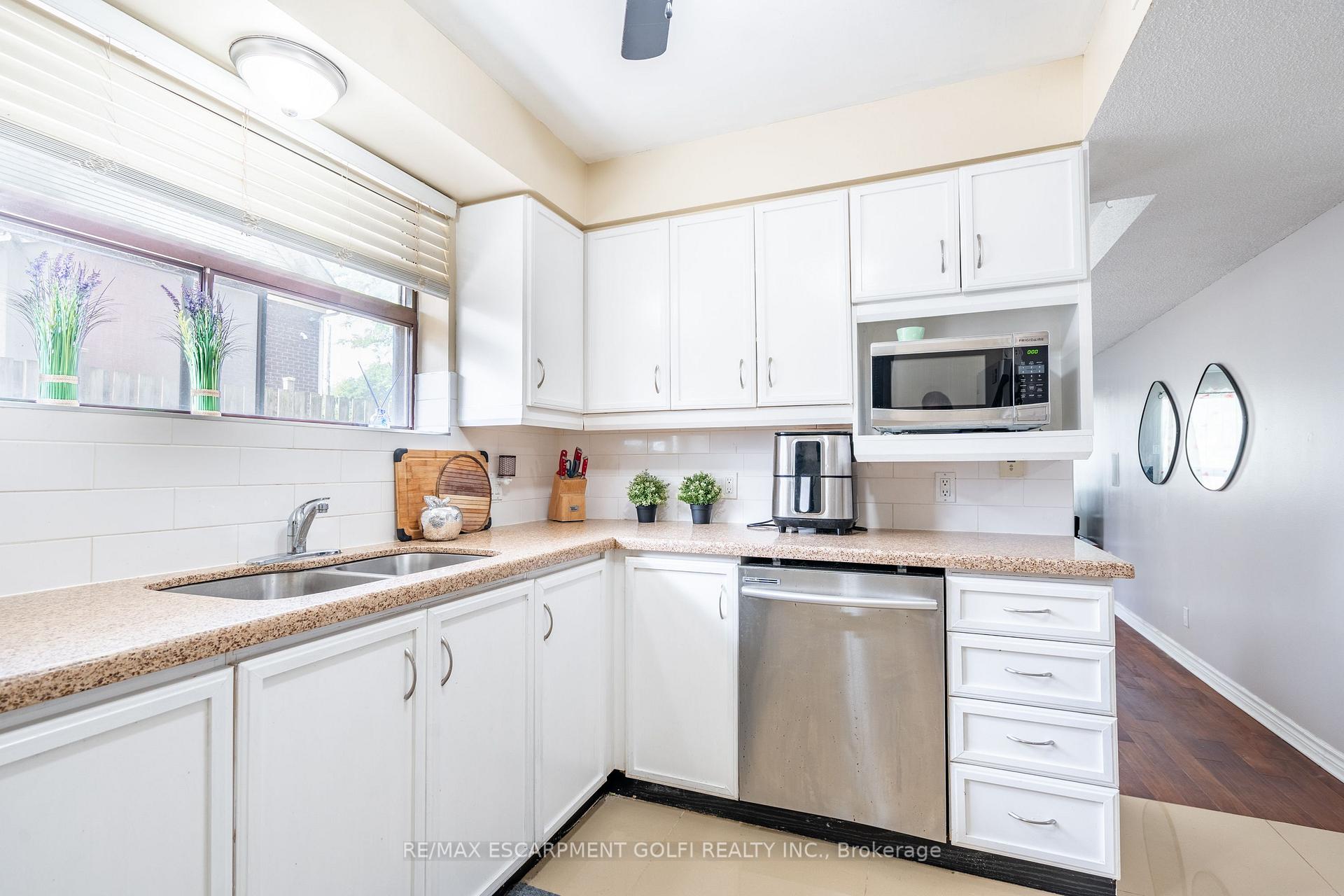 Photo 20 of Unit 101, 4872 Valley Way, Niagara Falls, Cherrywood — HOMEH