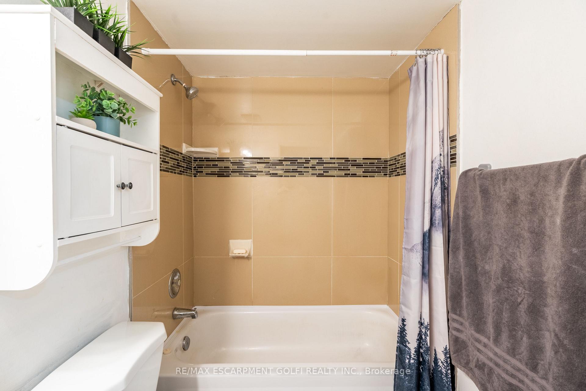 Photo 16 of Unit 101, 4872 Valley Way, Niagara Falls, Cherrywood — HOMEH