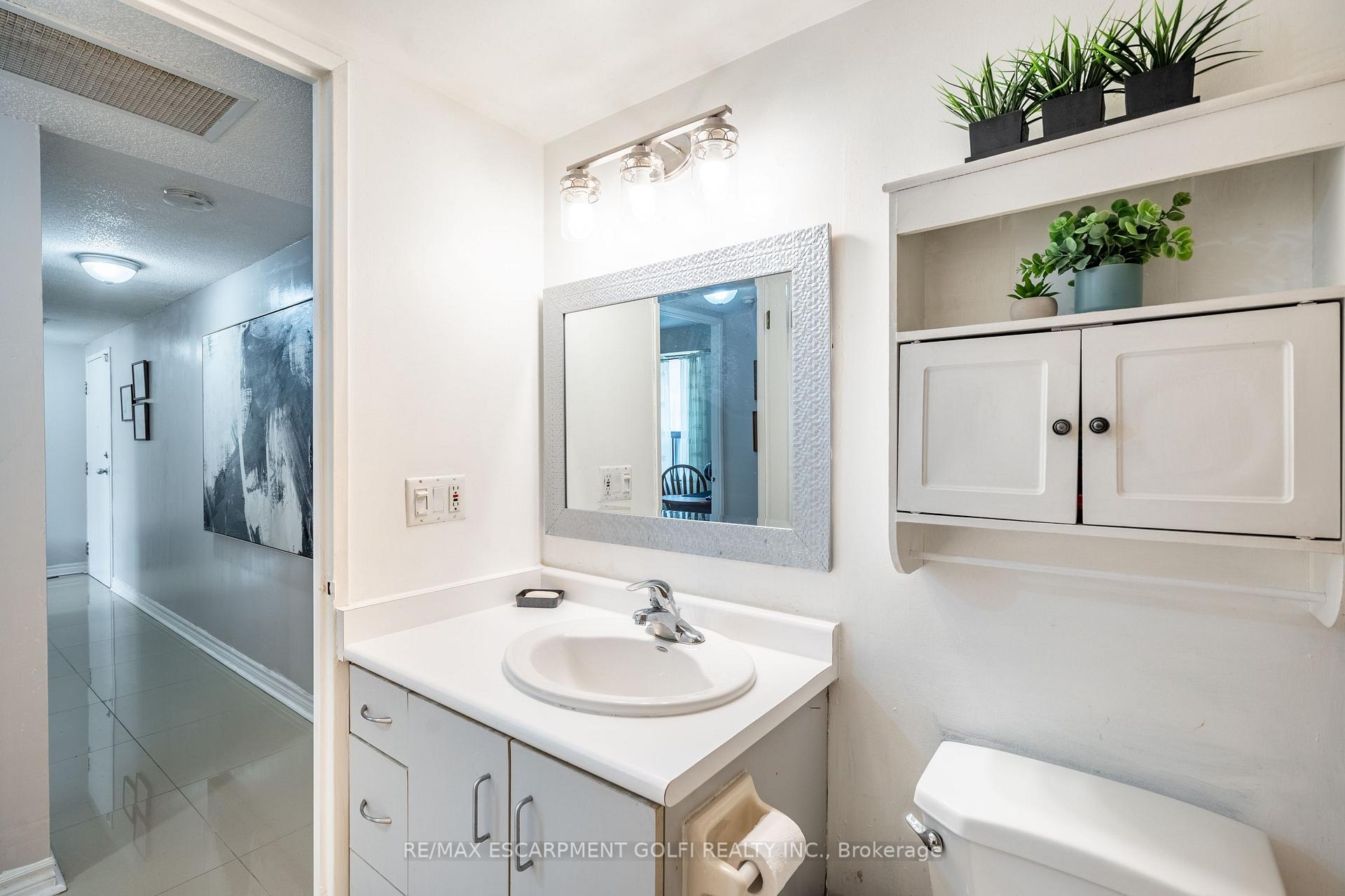 Photo 5 of Unit 101, 4872 Valley Way, Niagara Falls, Cherrywood — HOMEH