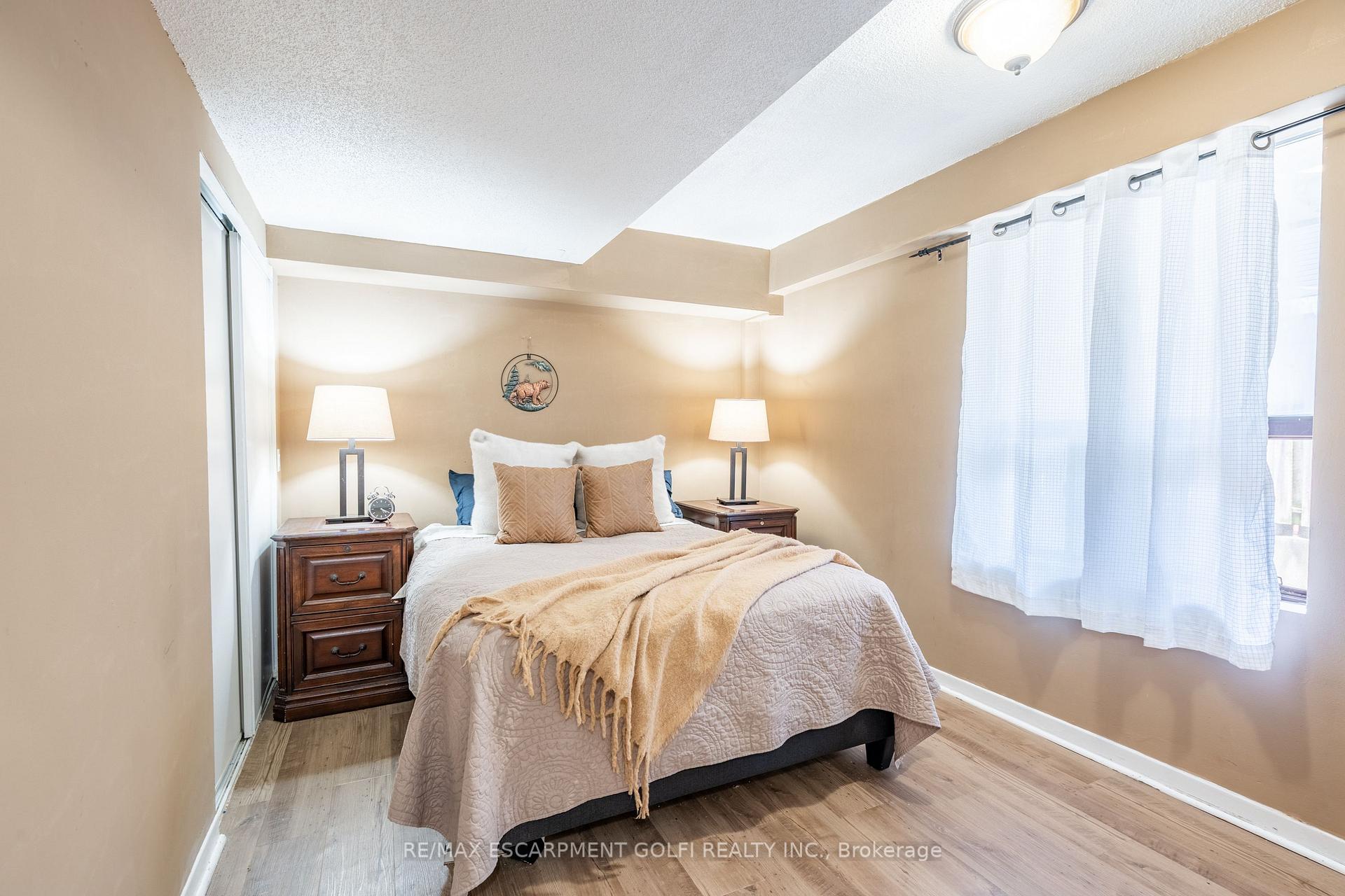 Photo 9 of Unit 101, 4872 Valley Way, Niagara Falls, Cherrywood — HOMEH