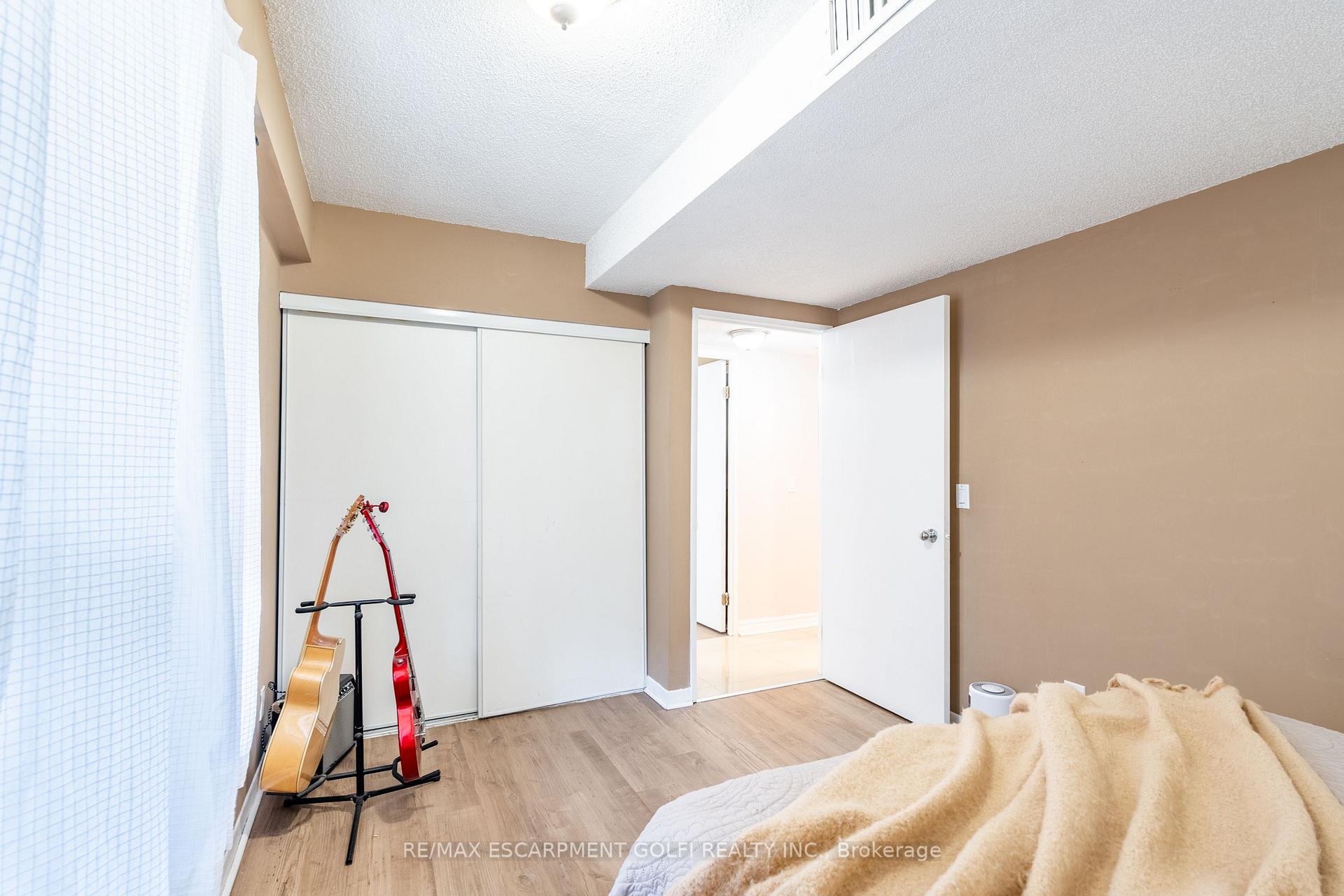 Photo 4 of Unit 101, 4872 Valley Way, Niagara Falls, Cherrywood — HOMEH
