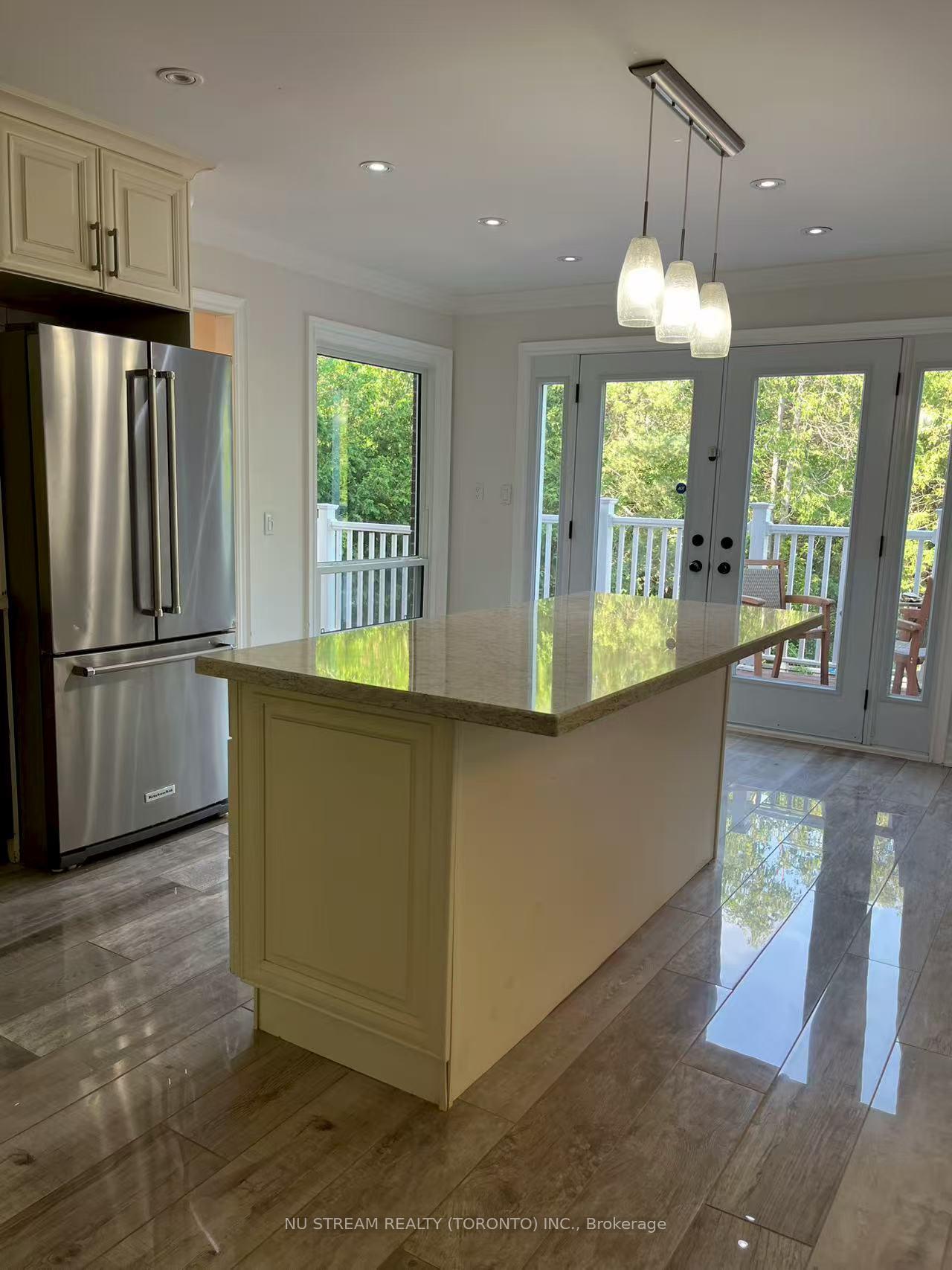 Photo 5 of 4 hickory Drive, Markham, Raymerville — HOMEH