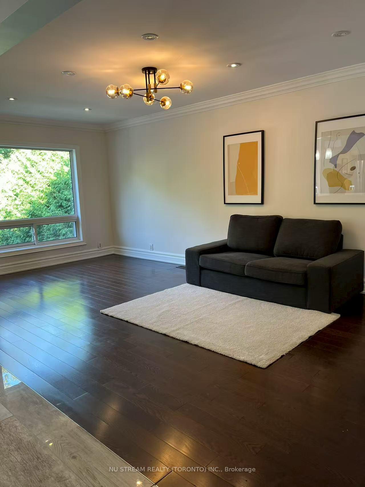 Photo 3 of 4 hickory Drive, Markham, Raymerville — HOMEH