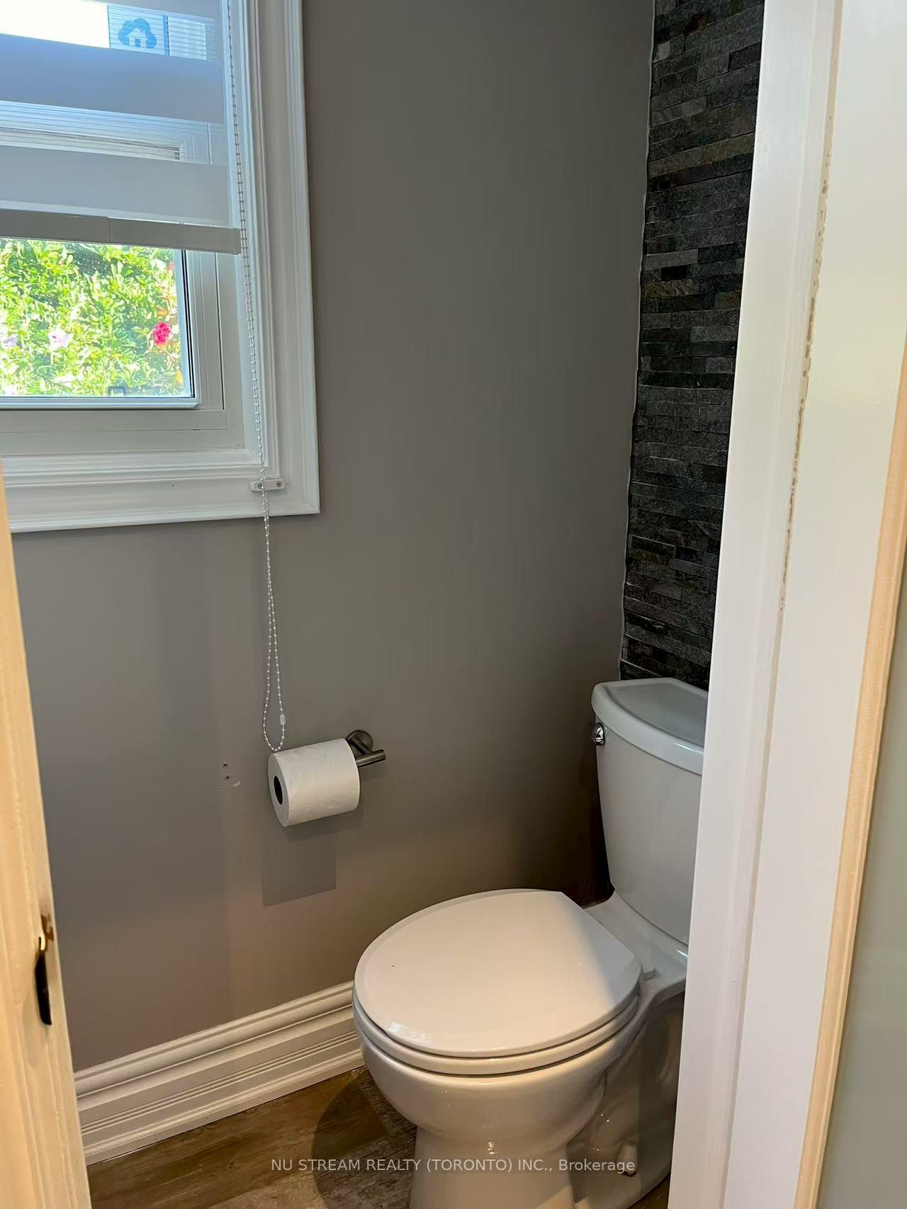 Photo 12 of 4 hickory Drive, Markham, Raymerville — HOMEH