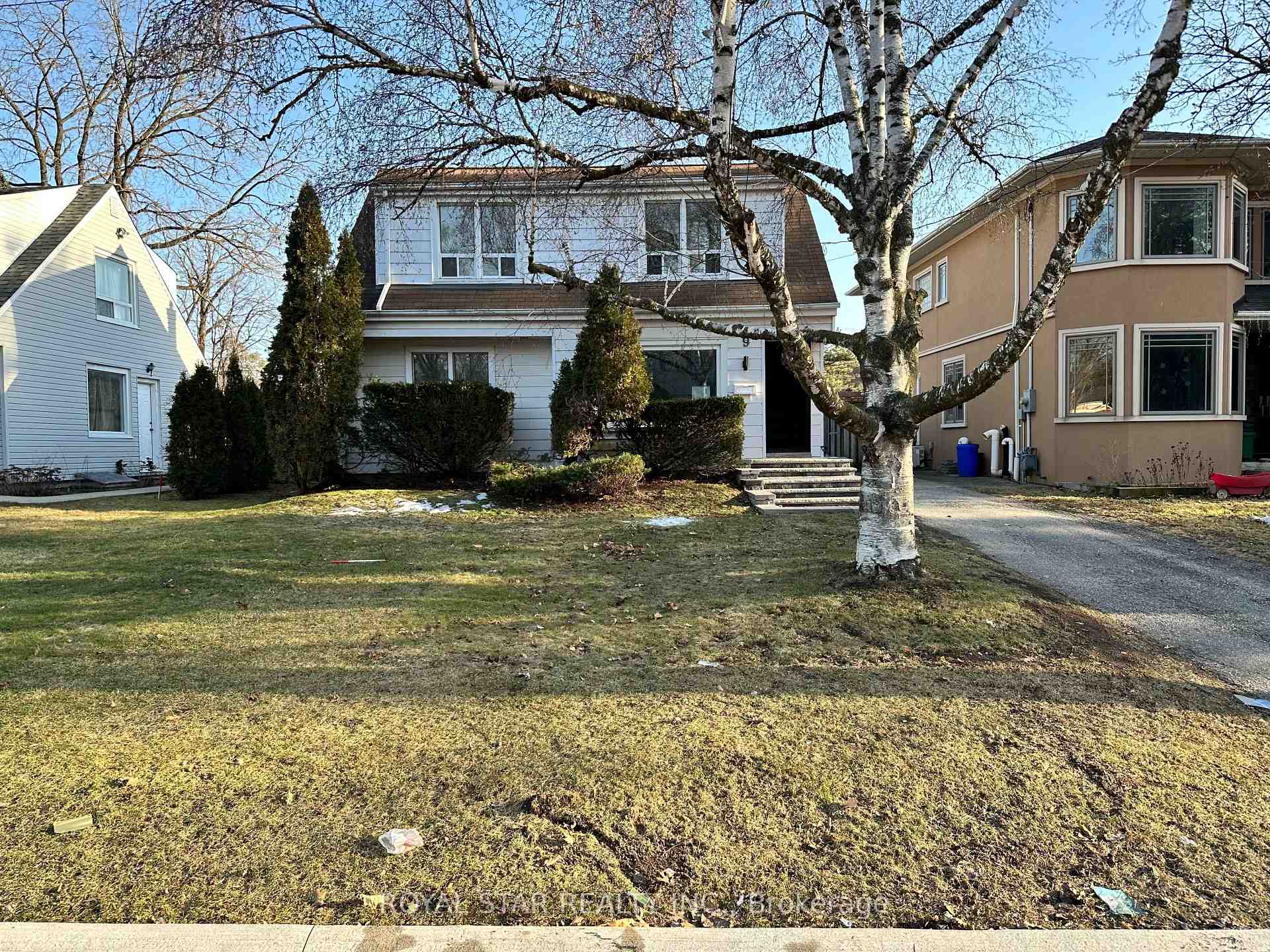 Photo of Unit Room, 9 Roycrest Avenue