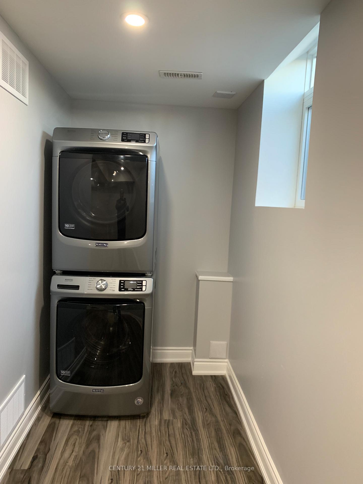 Photo 6 of 389 Royal West Drive, Brampton, Credit Valley — HOMEH