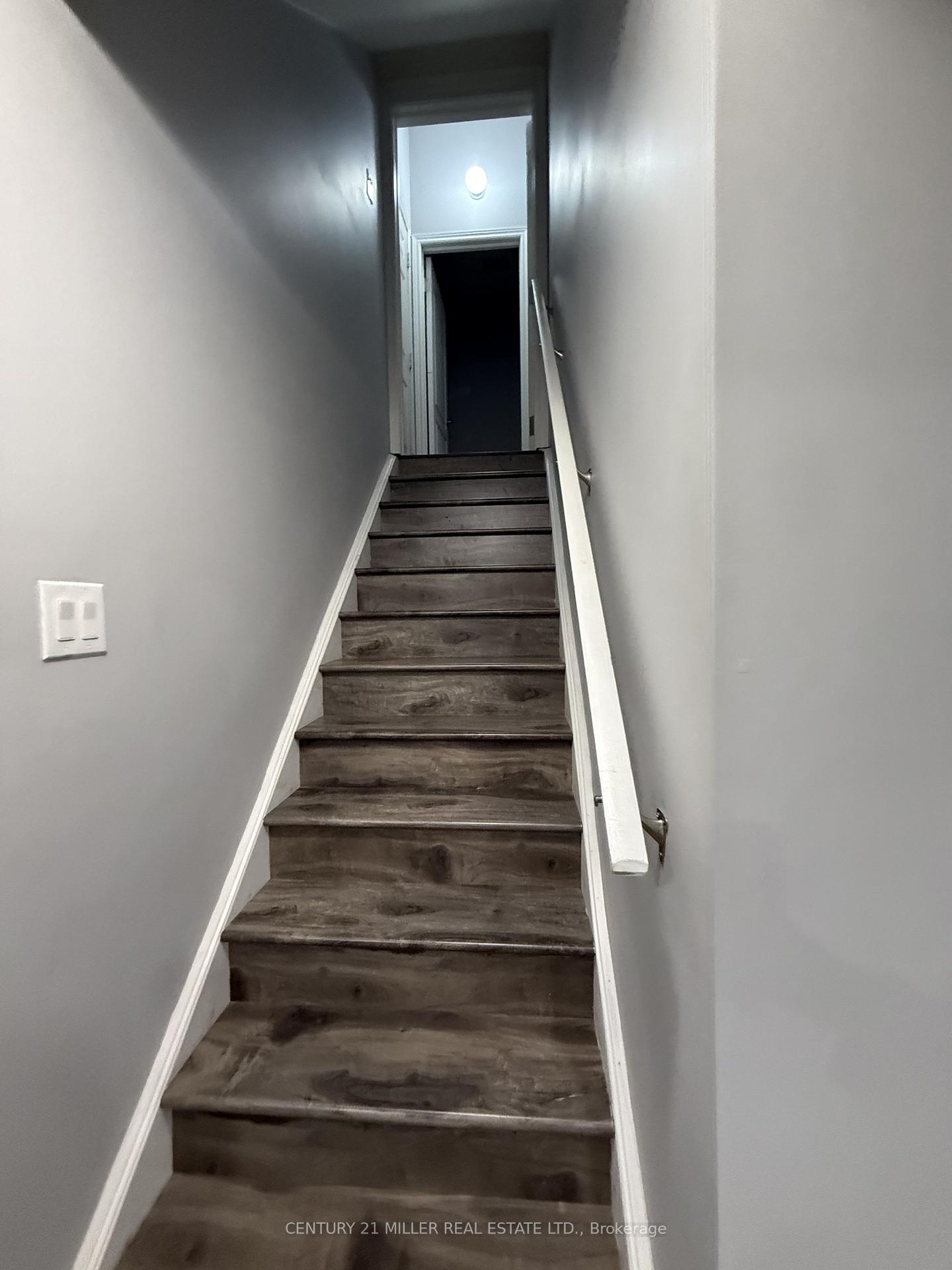 Photo 10 of 389 Royal West Drive, Brampton, Credit Valley — HOMEH