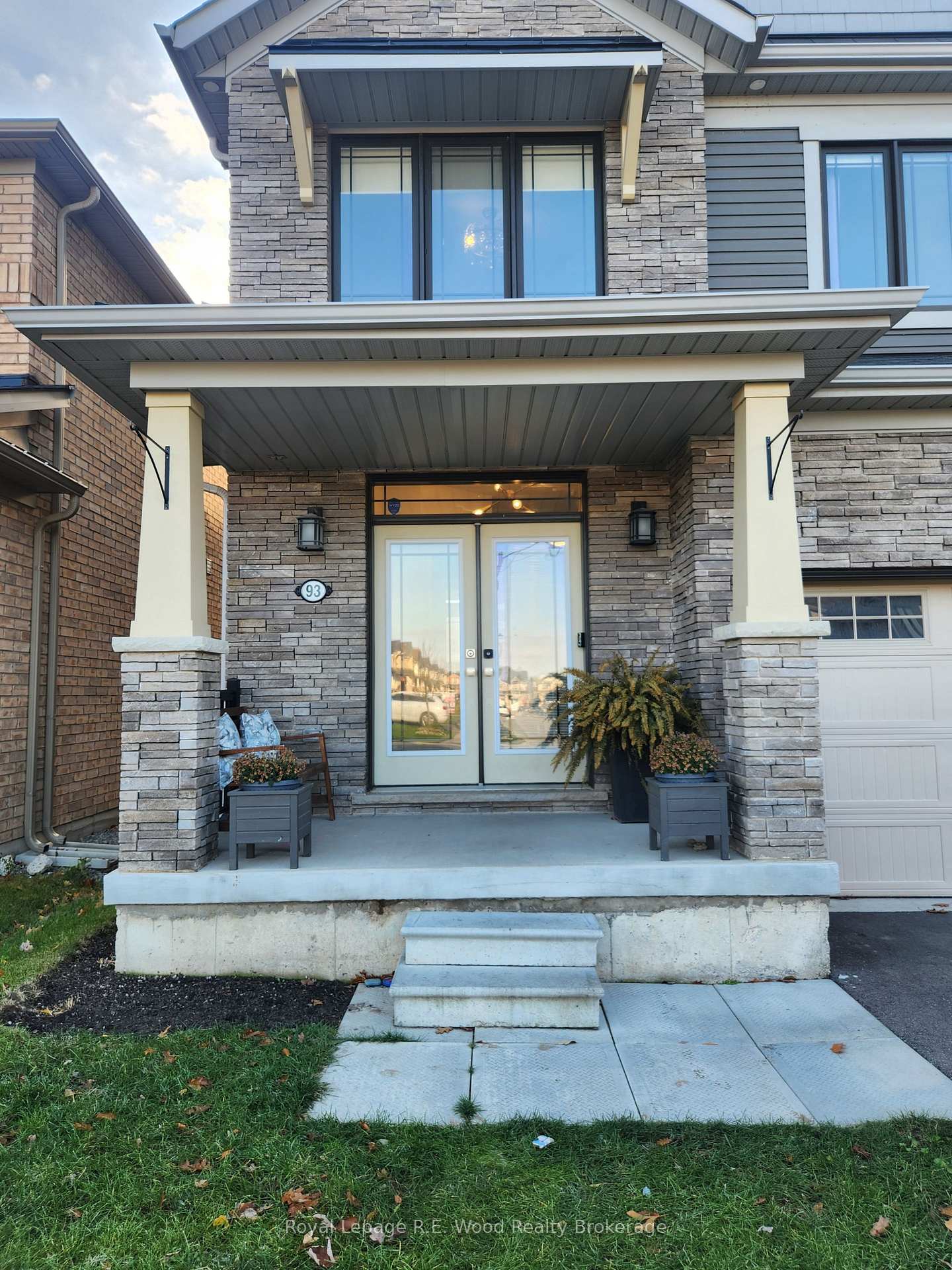 Photo 1 of 93 Cactus Crescent, Hamilton, Stoney Creek Mountain — HOMEH