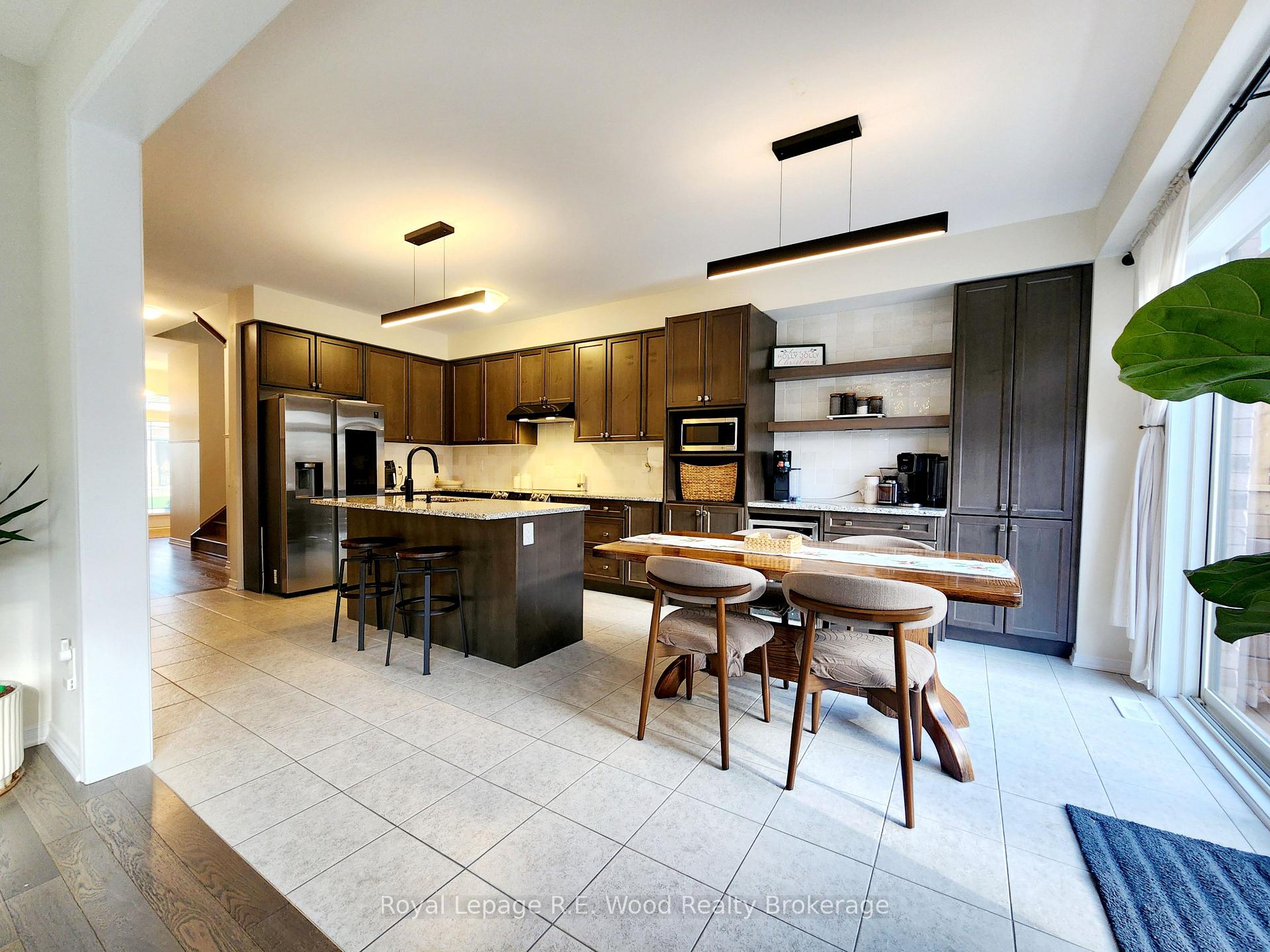 Photo 9 of 93 Cactus Crescent, Hamilton, Stoney Creek Mountain — HOMEH