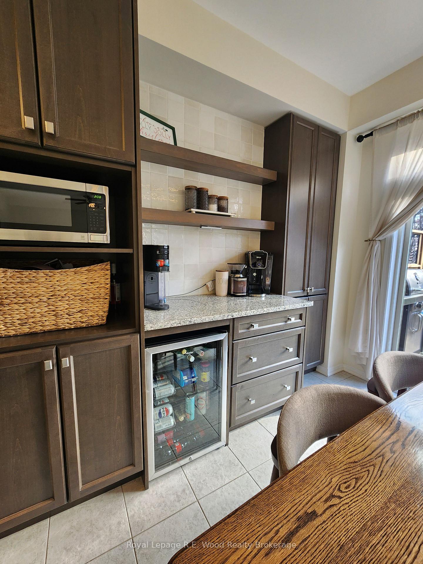 Photo 2 of 93 Cactus Crescent, Hamilton, Stoney Creek Mountain — HOMEH