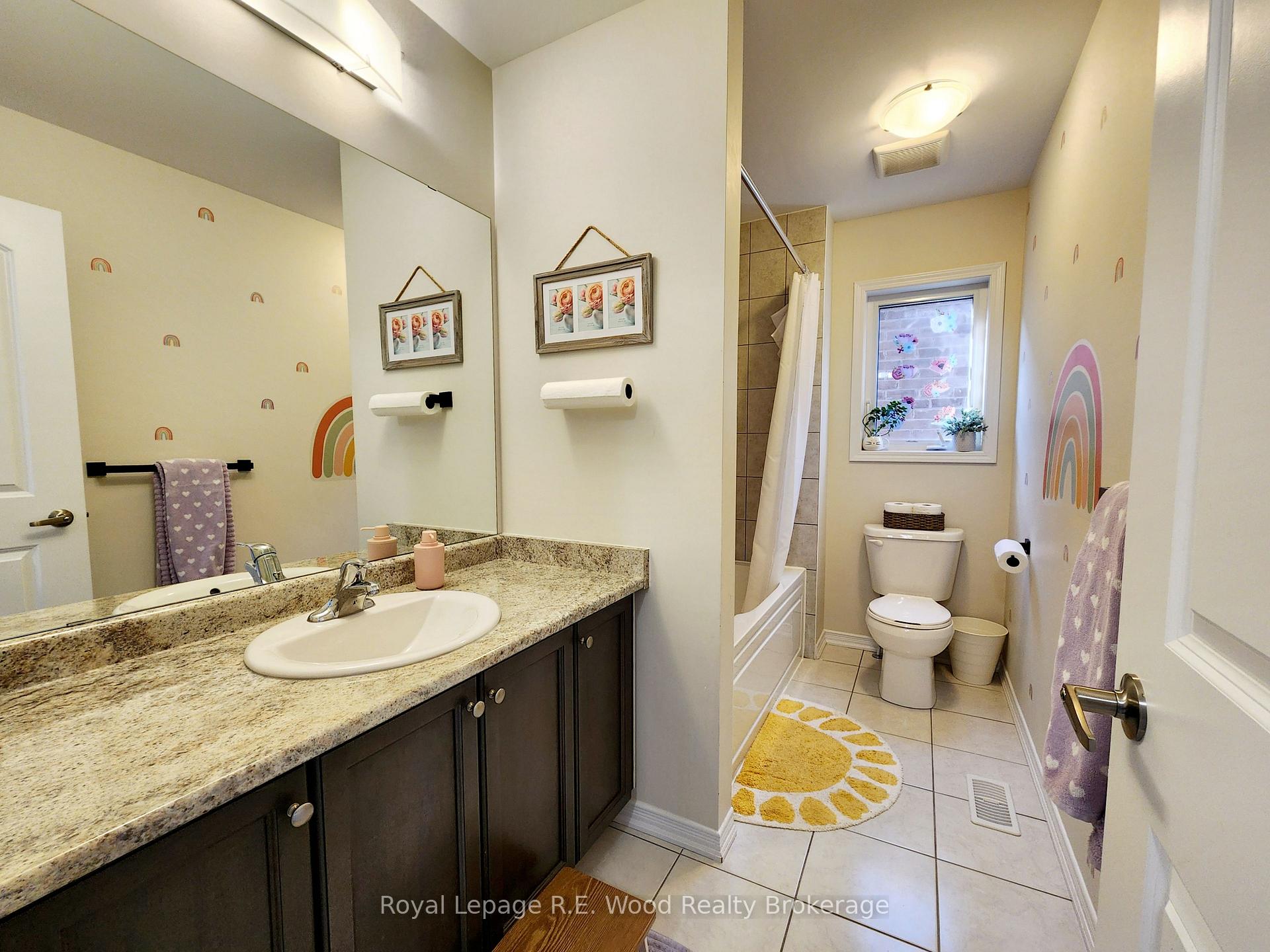 Photo 16 of 93 Cactus Crescent, Hamilton, Stoney Creek Mountain — HOMEH