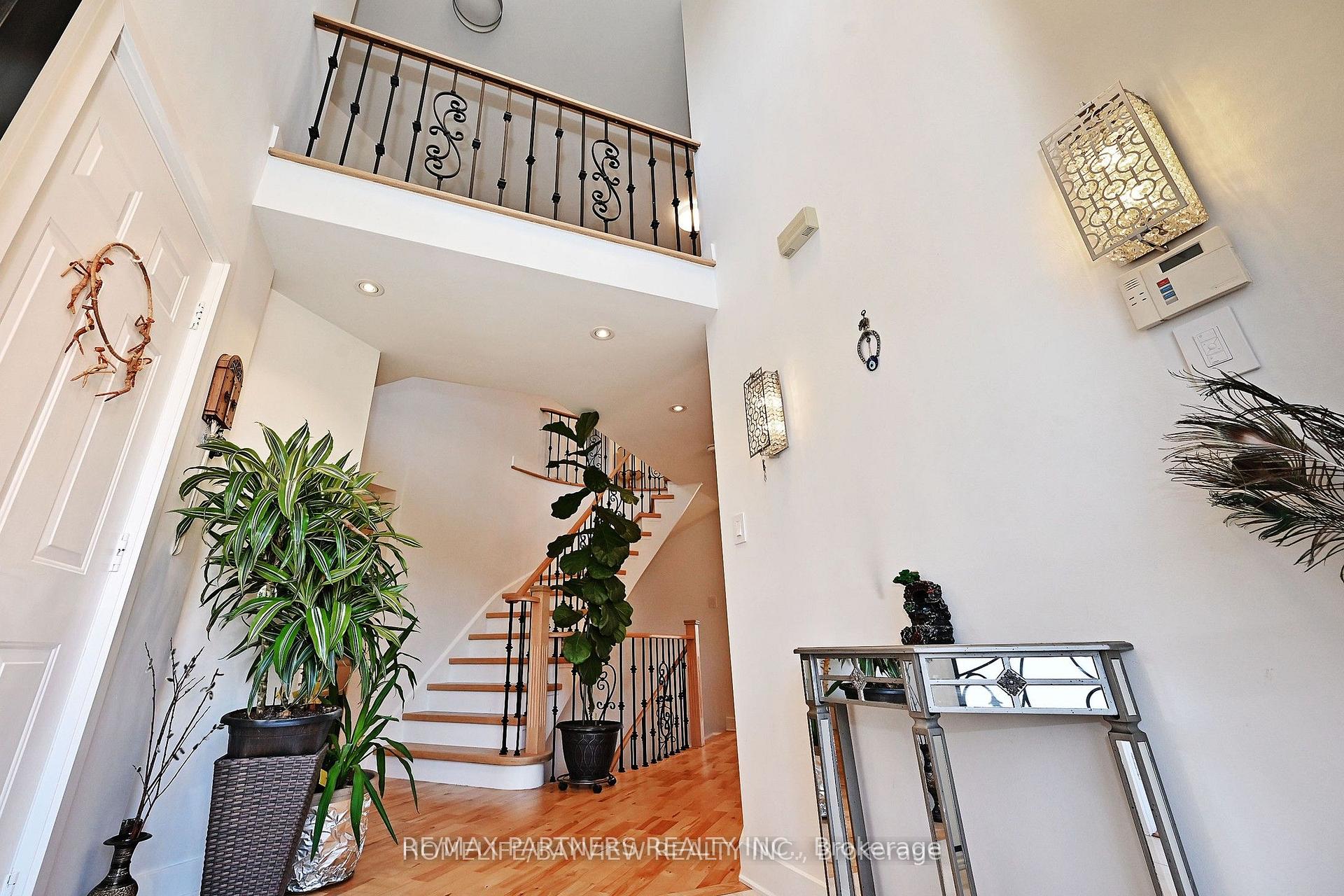Photo 4 of 26 Sandfield Drive, Aurora, Aurora Highlands — HOMEH