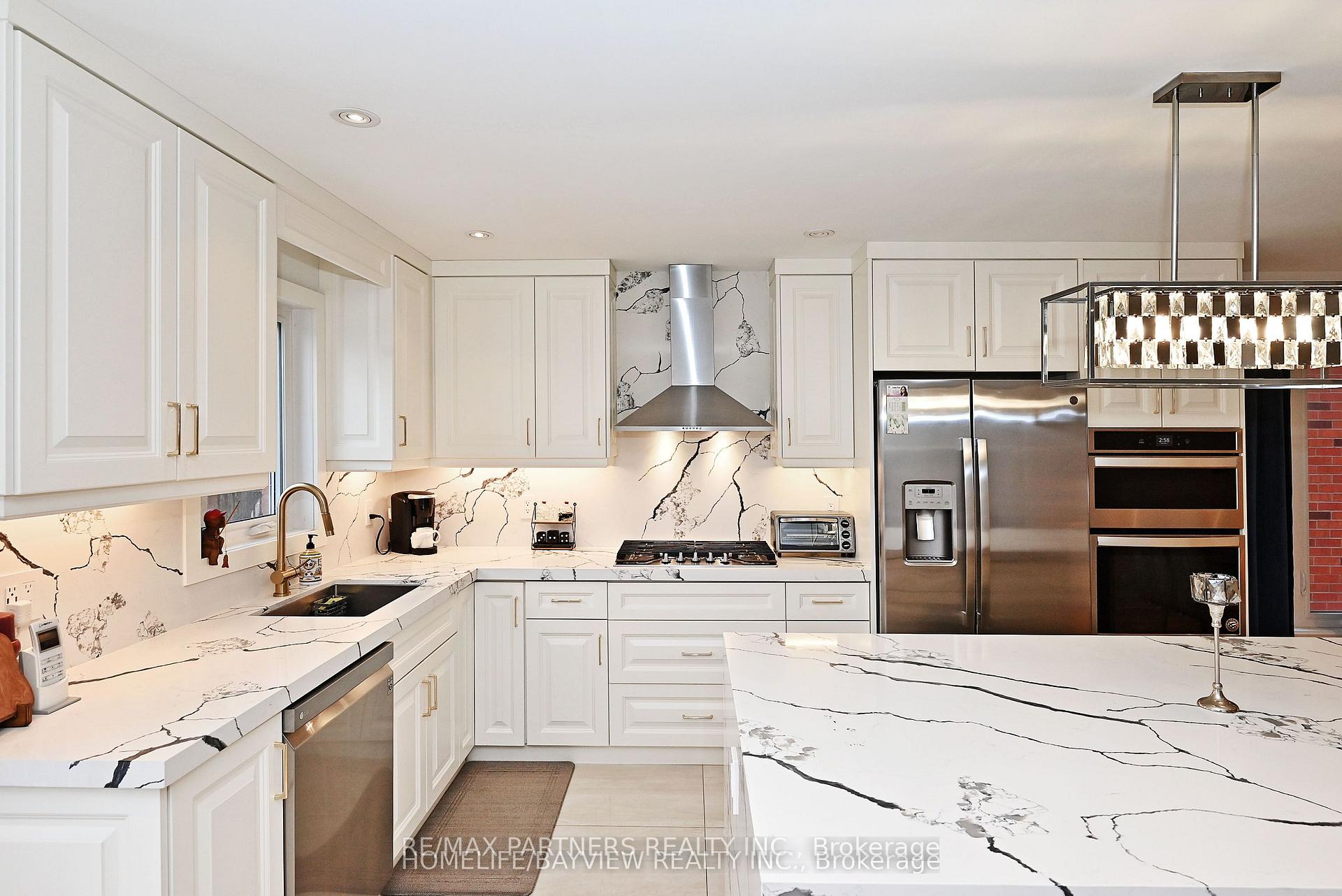 Photo 5 of 26 Sandfield Drive, Aurora, Aurora Highlands — HOMEH