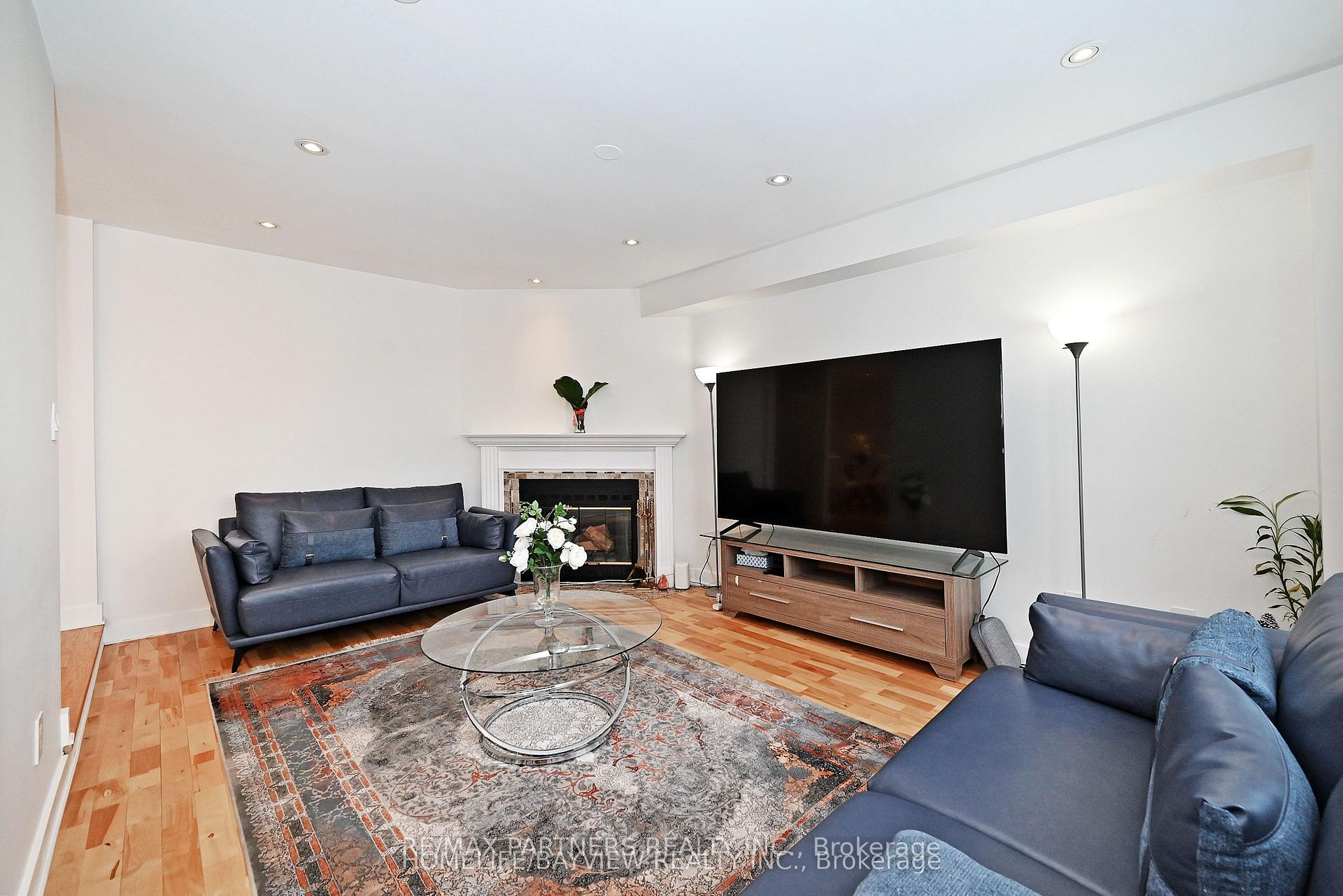 Photo 15 of 26 Sandfield Drive, Aurora, Aurora Highlands — HOMEH