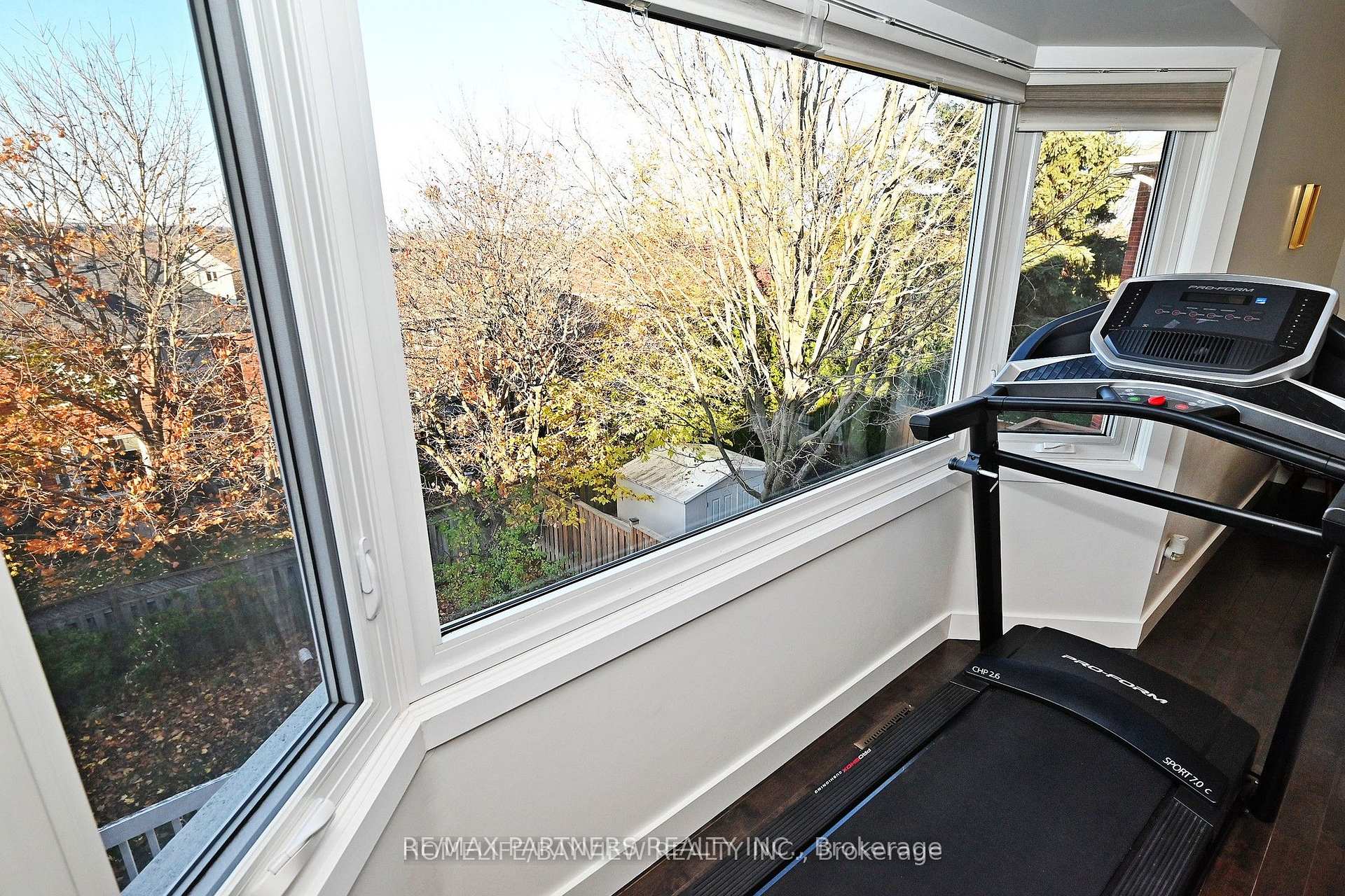 Photo 7 of 26 Sandfield Drive, Aurora, Aurora Highlands — HOMEH