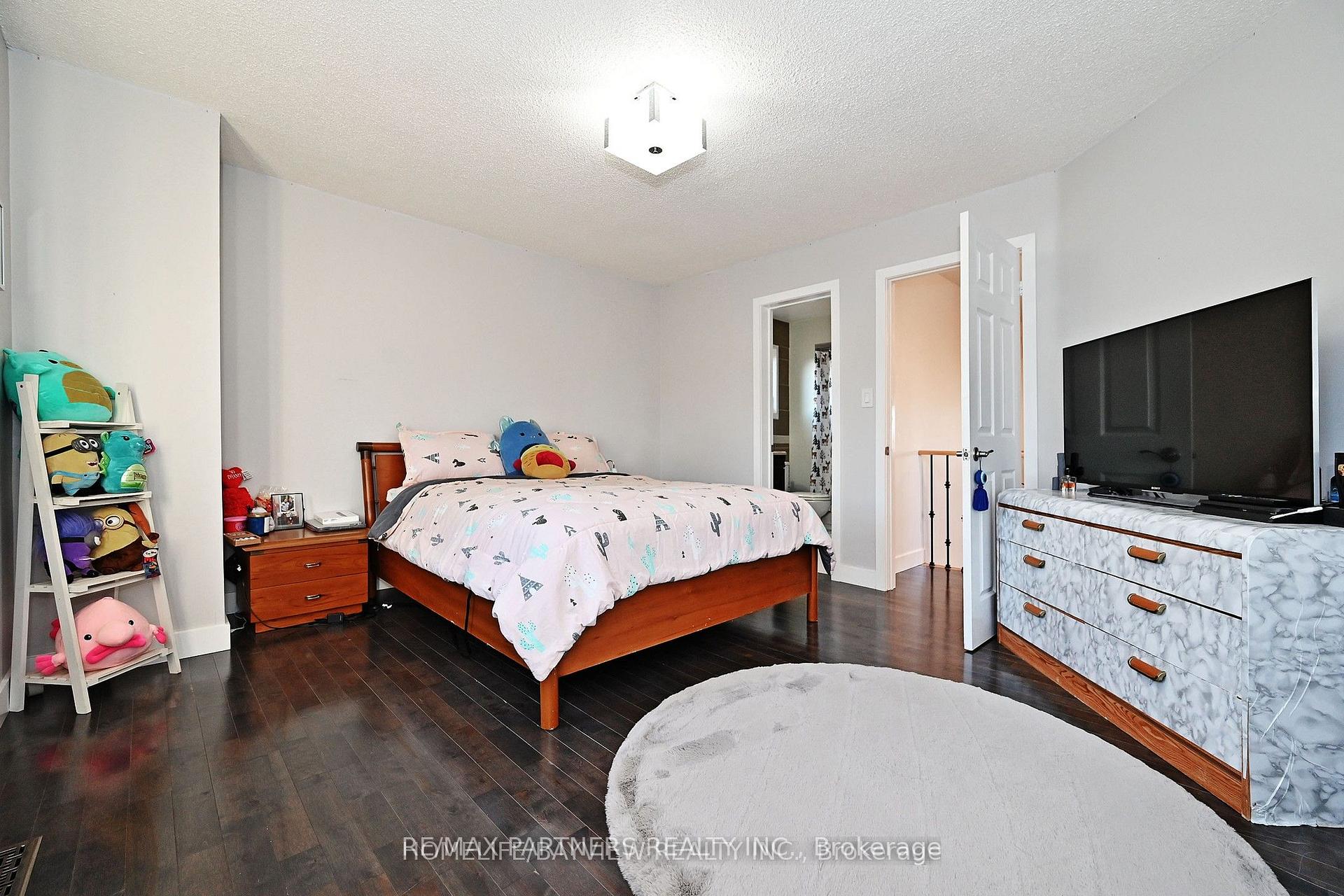 Photo 19 of 26 Sandfield Drive, Aurora, Aurora Highlands — HOMEH
