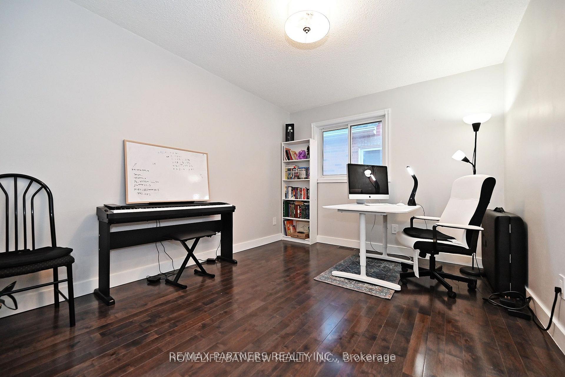 Photo 8 of 26 Sandfield Drive, Aurora, Aurora Highlands — HOMEH