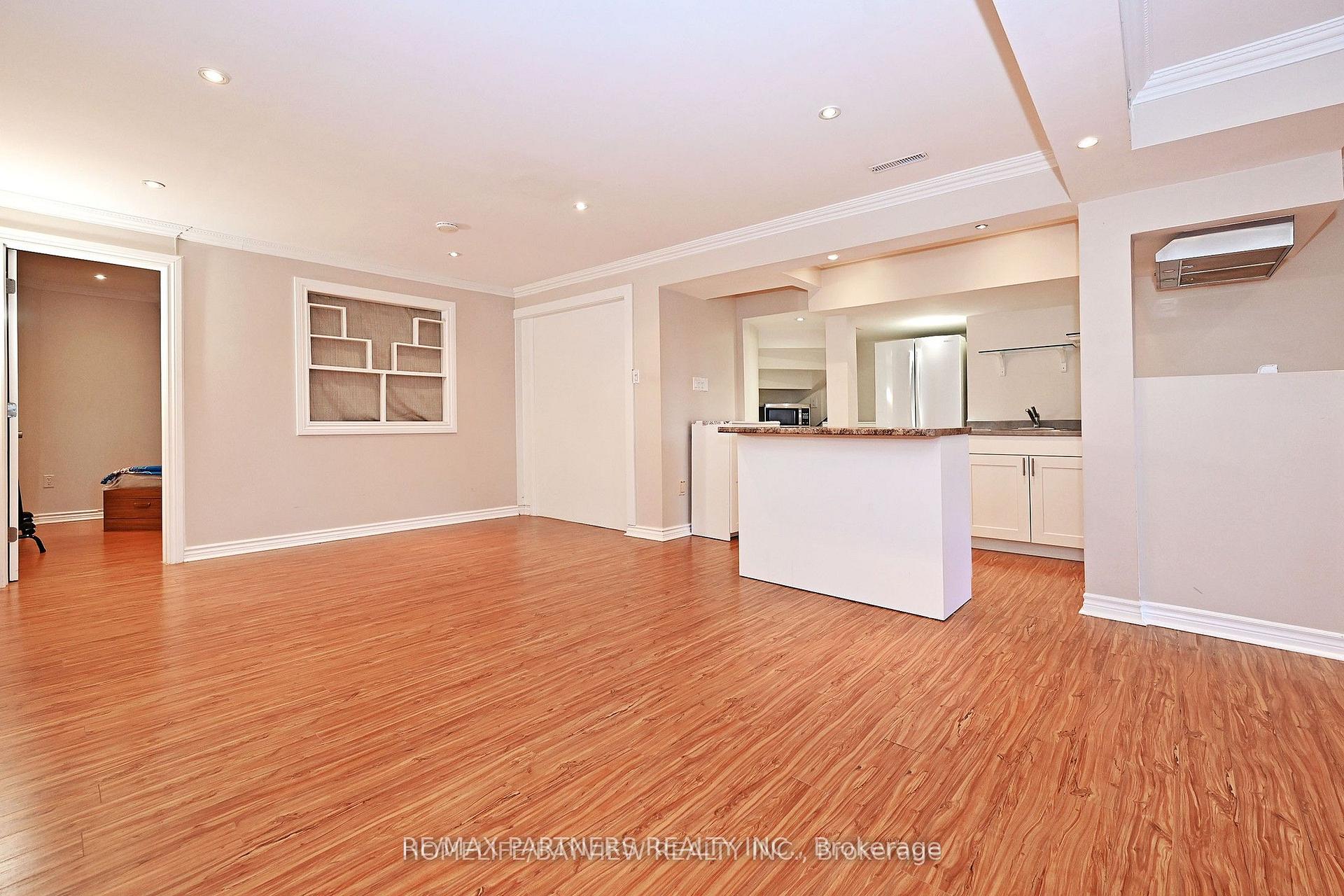 Photo 10 of 26 Sandfield Drive, Aurora, Aurora Highlands — HOMEH