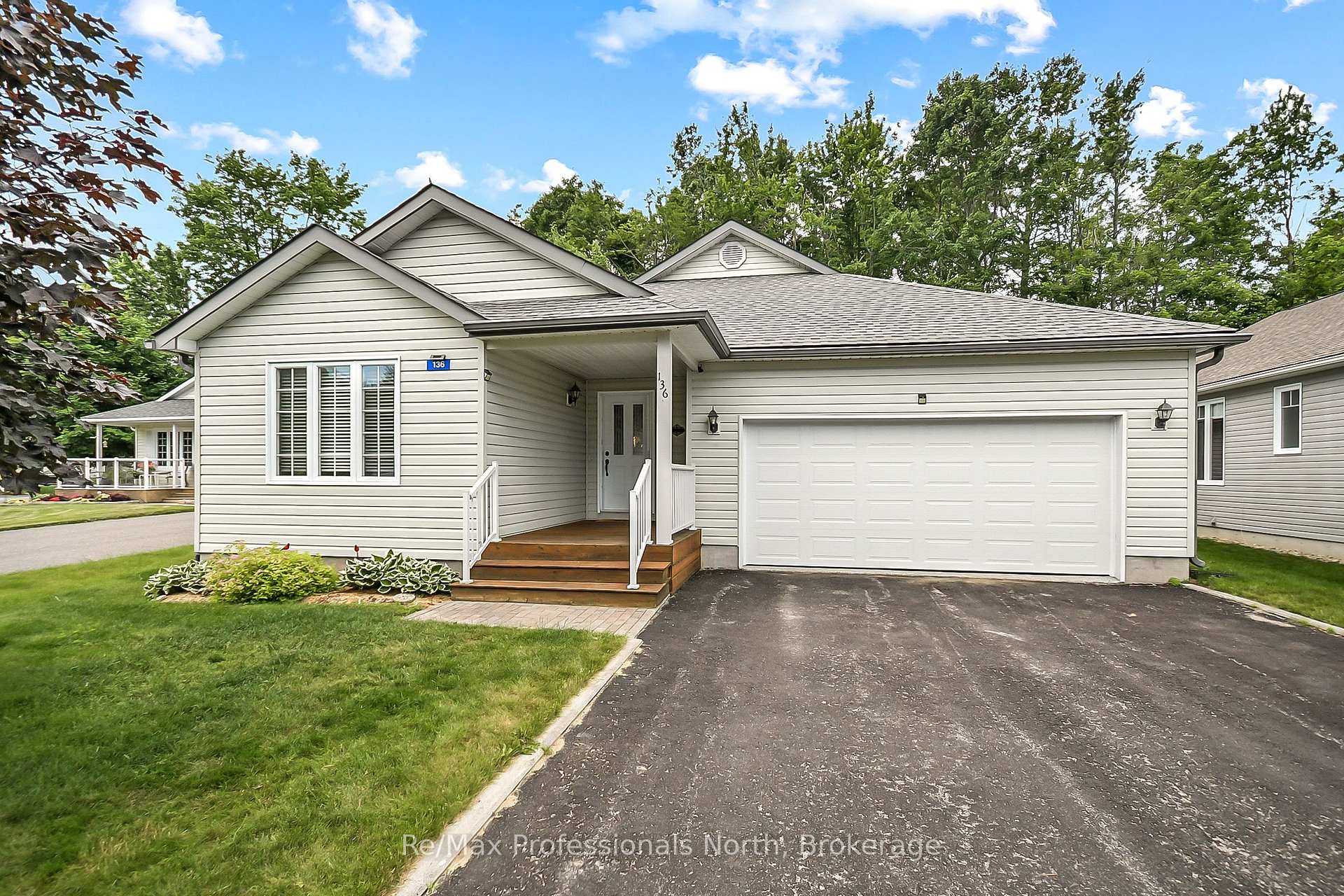 Front of 136 Hedgewood Lane