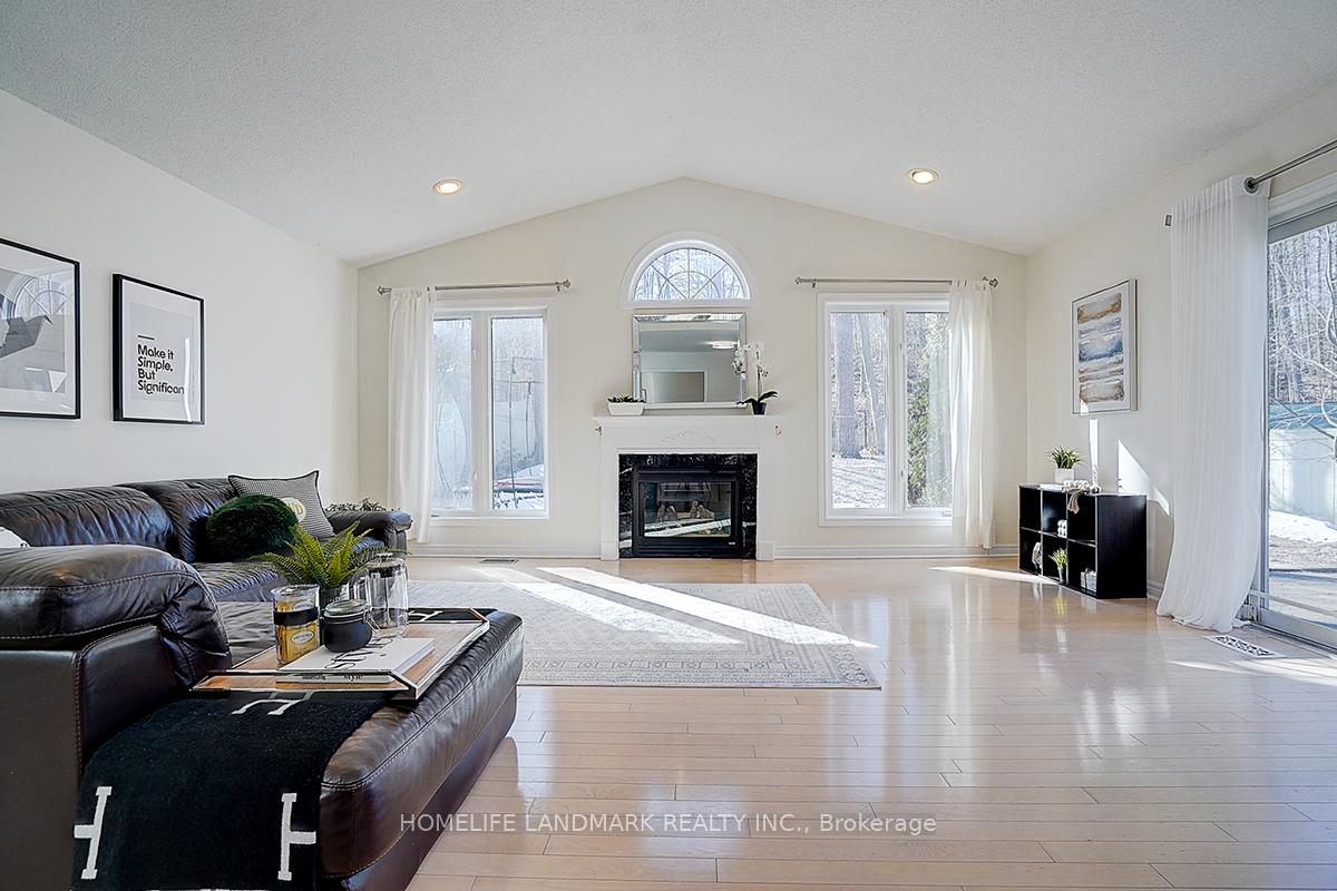 Photo 3 of 65 Crimson Ridge Road, Barrie, Bayshore — HOMEH
