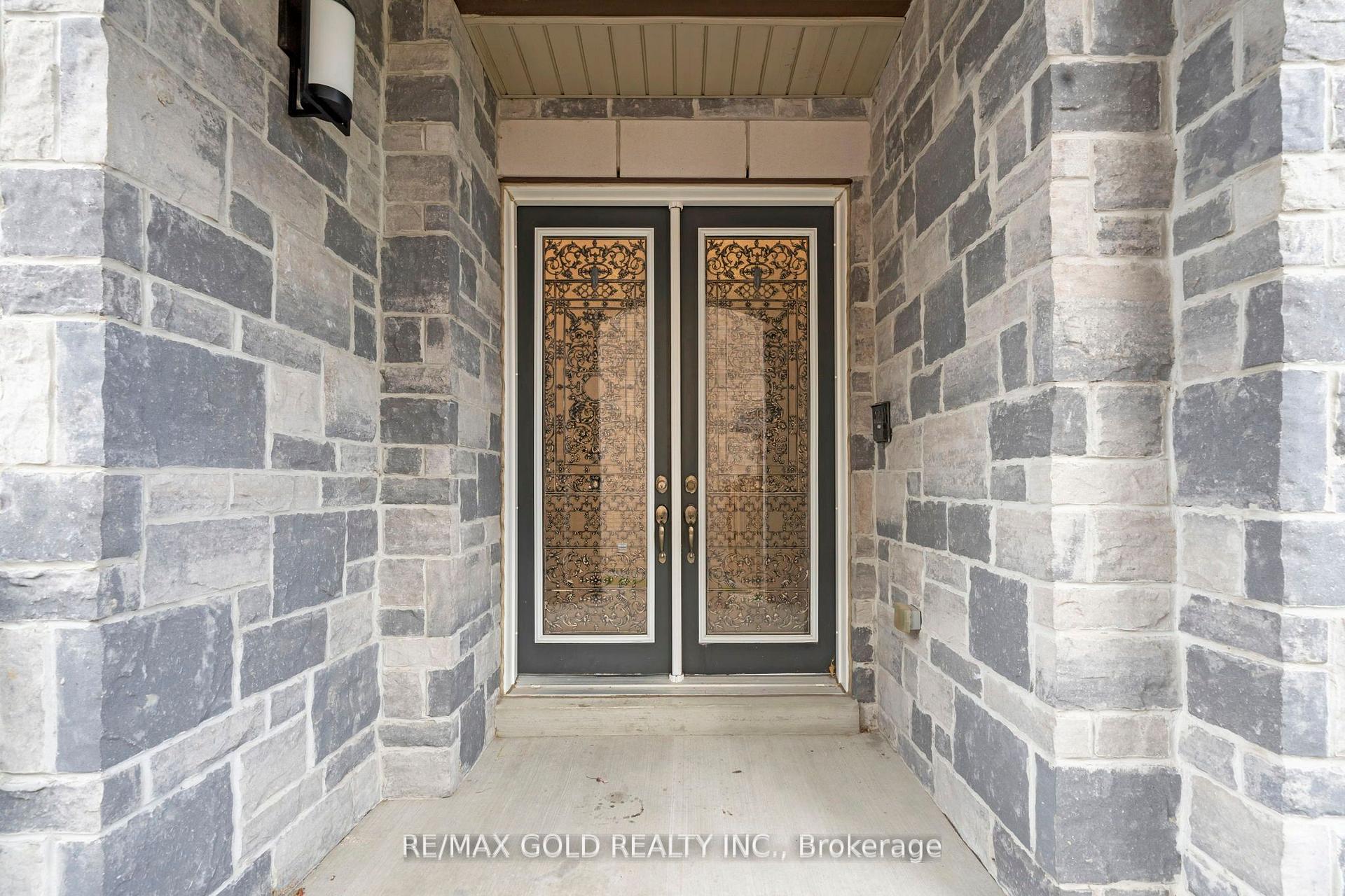 Photo 4 of 34 Rhapsody Crescent, Brampton, Vales of Castlemore — HOMEH