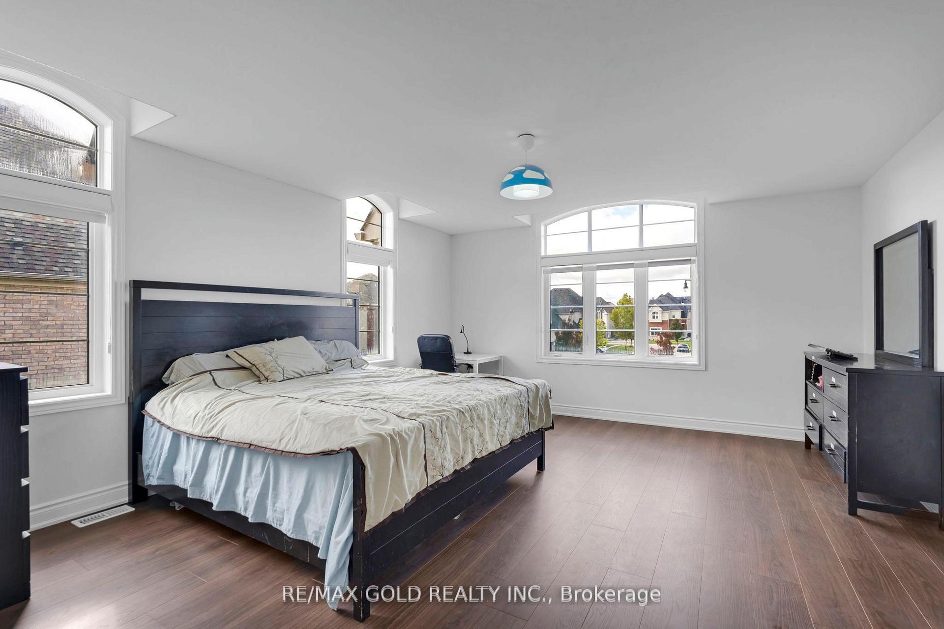 Photo 13 of 34 Rhapsody Crescent, Brampton, Vales of Castlemore — HOMEH