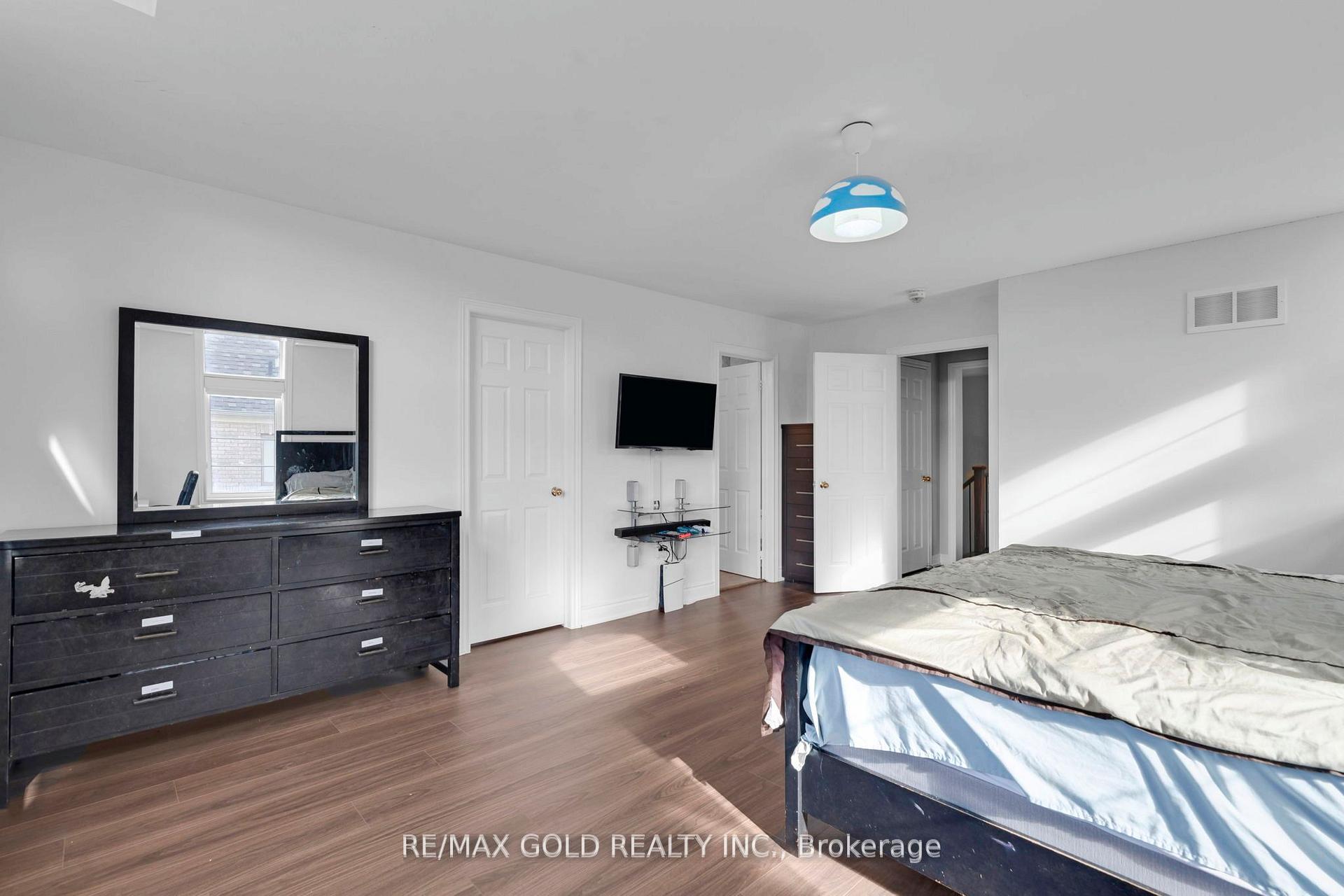 Photo 15 of 34 Rhapsody Crescent, Brampton, Vales of Castlemore — HOMEH
