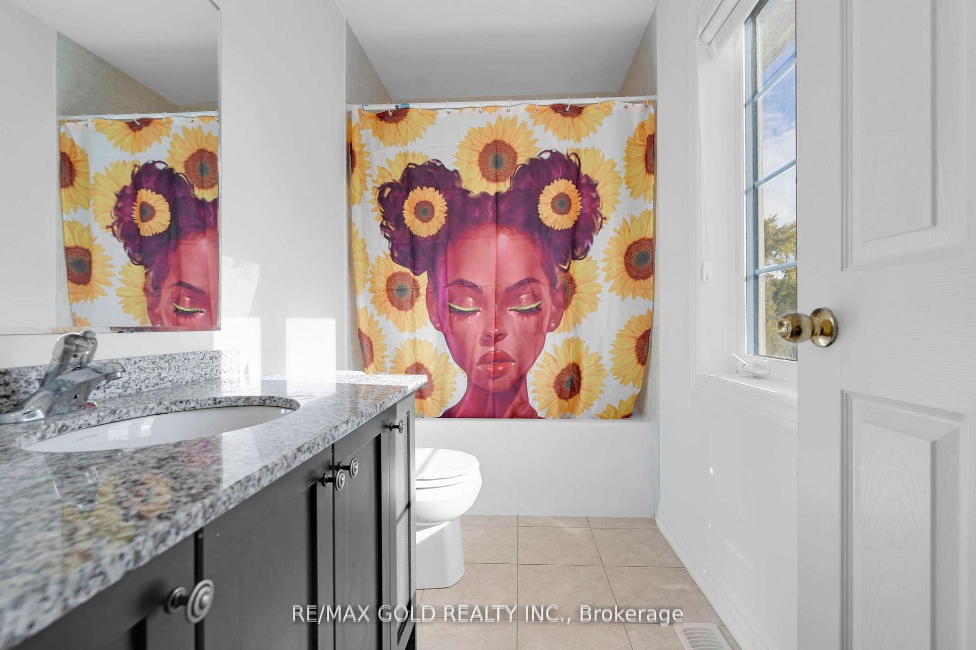 Photo 18 of 34 Rhapsody Crescent, Brampton, Vales of Castlemore — HOMEH