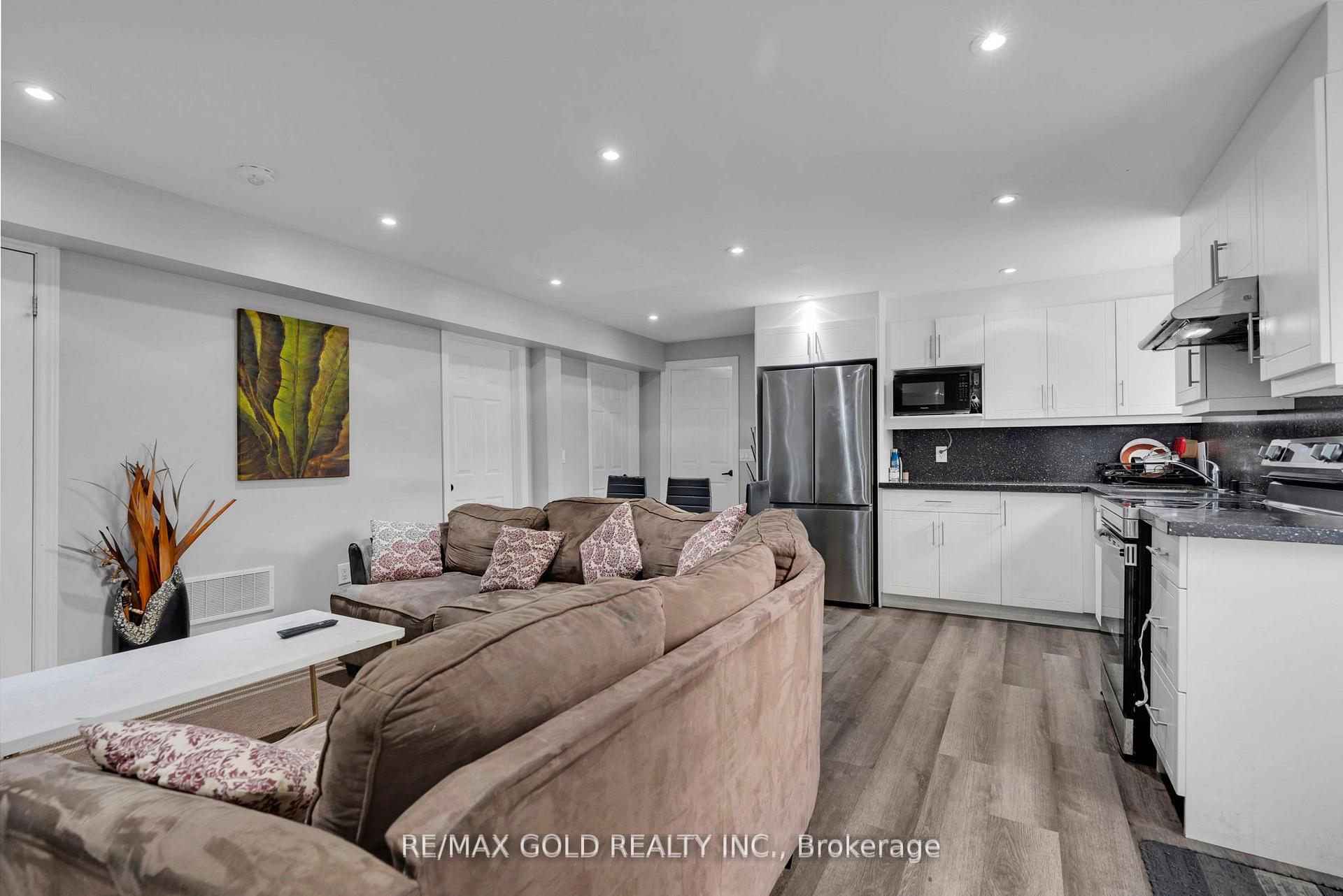 Photo 33 of 34 Rhapsody Crescent, Brampton, Vales of Castlemore — HOMEH