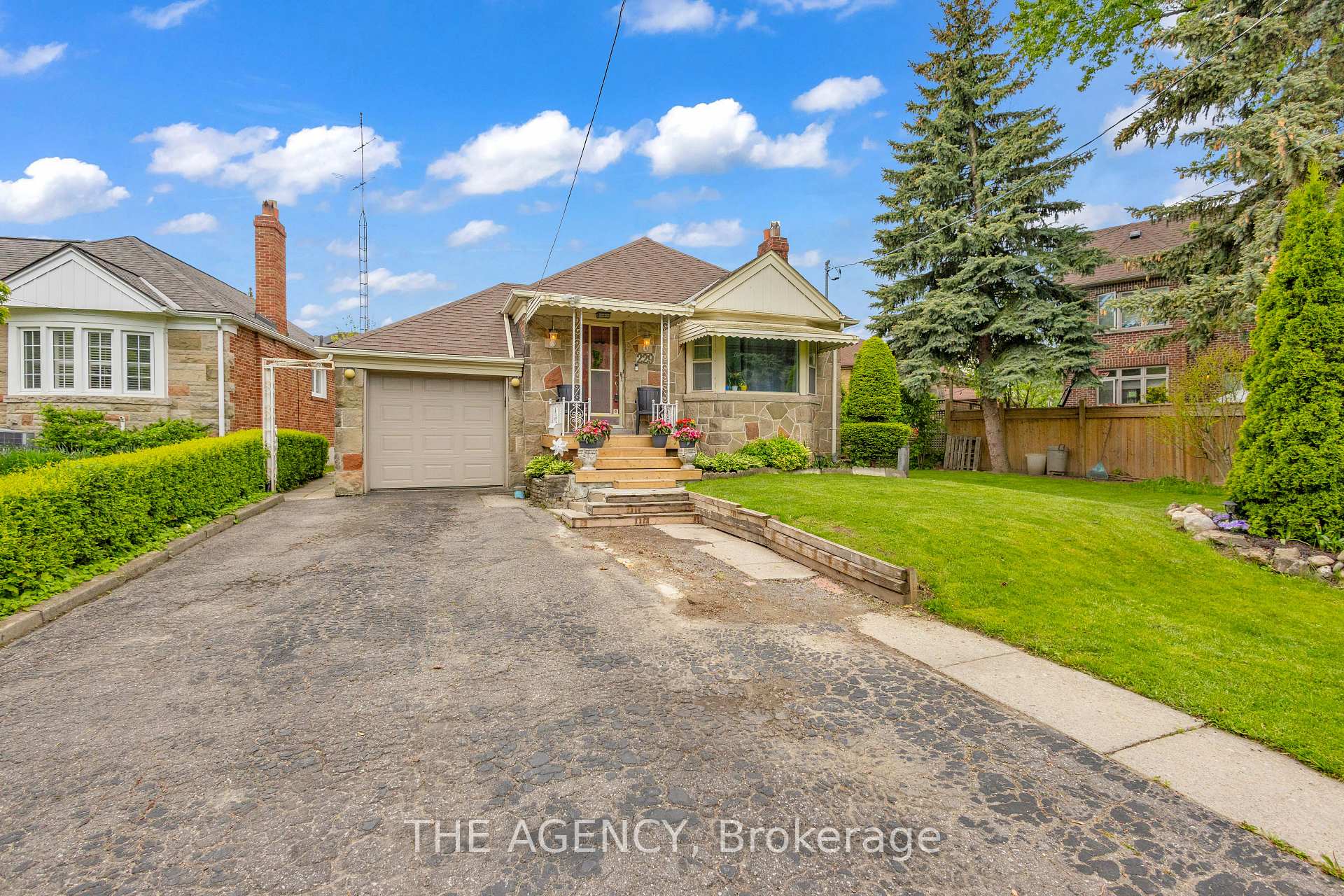 Photo 5 of 229 Ridley Boulevard, Toronto, Bedford Park-Nortown — HOMEH