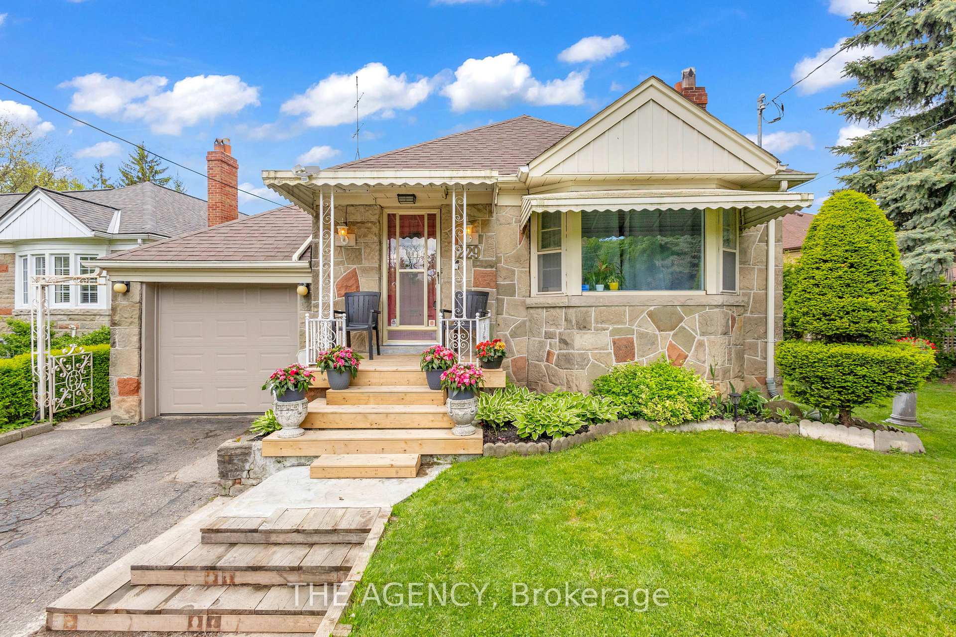 Photo 6 of 229 Ridley Boulevard, Toronto, Bedford Park-Nortown — HOMEH
