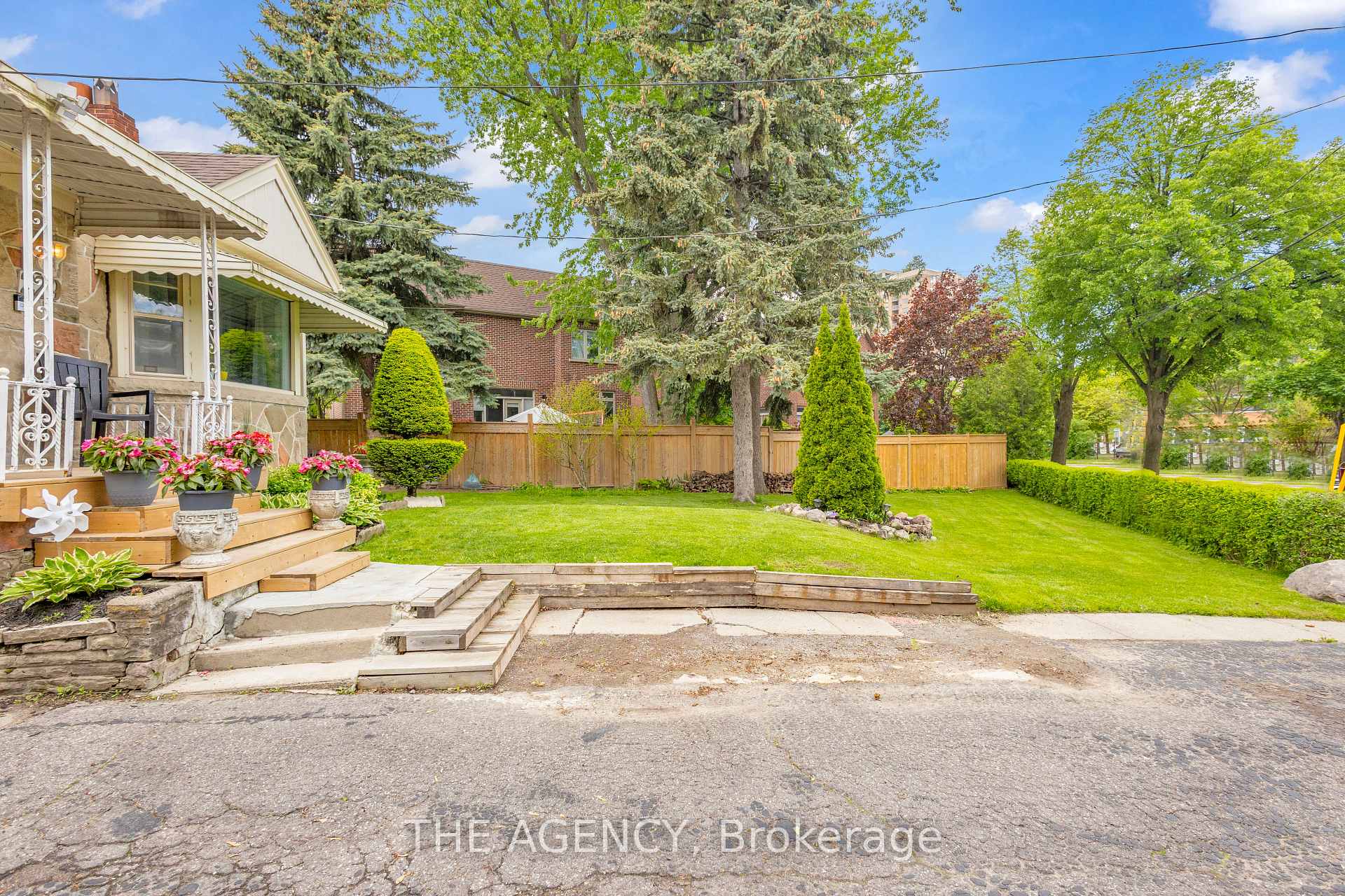 Photo 24 of 229 Ridley Boulevard, Toronto, Bedford Park-Nortown — HOMEH