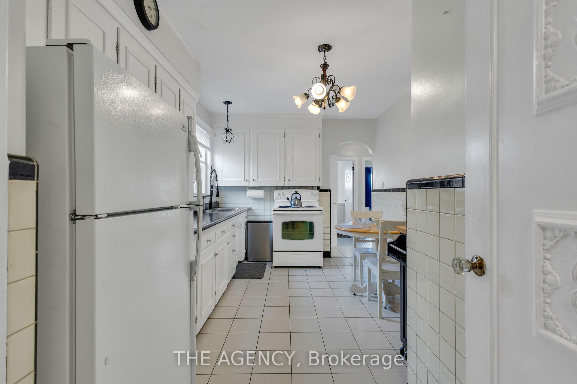 Photo 10 of 229 Ridley Boulevard, Toronto, Bedford Park-Nortown — HOMEH